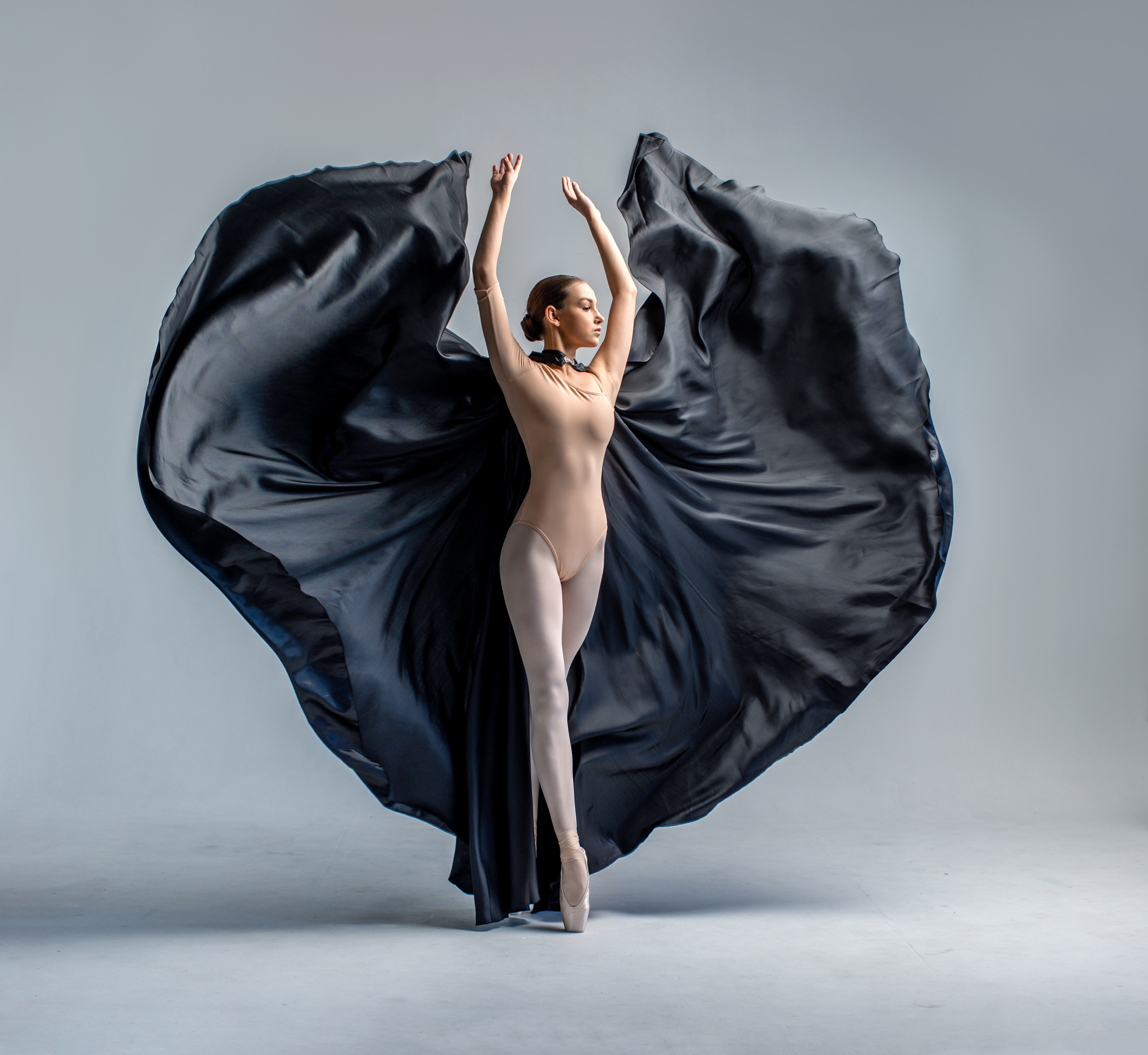 Чёрный плащ с капюшоном напрокат бесплатно. Балетный фотограф Алина Ханько — Душа Балета