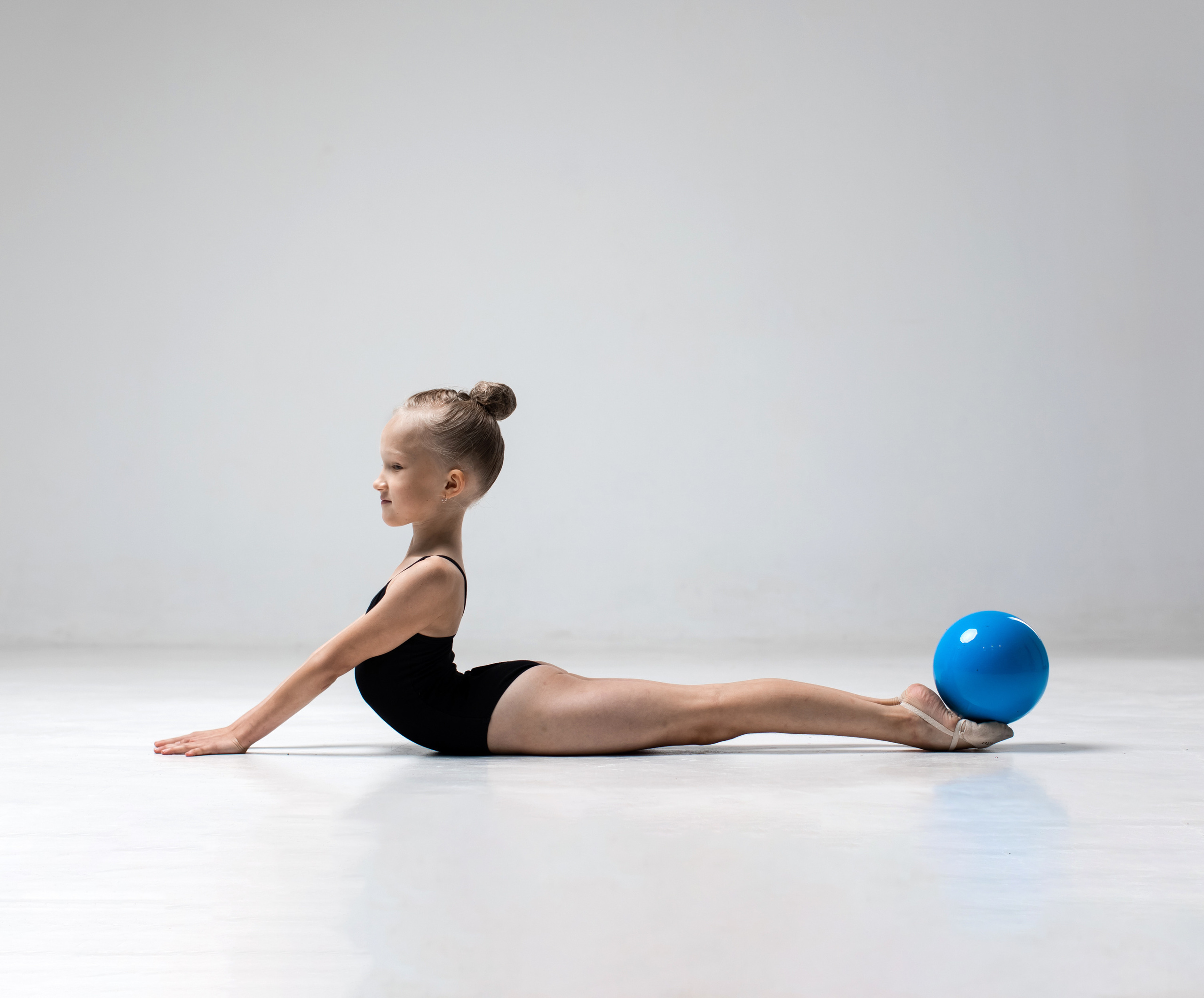 Фотосъёмка гимнасток на белой циклораме. Балетный фотограф Алина Ханько — Душа Балета