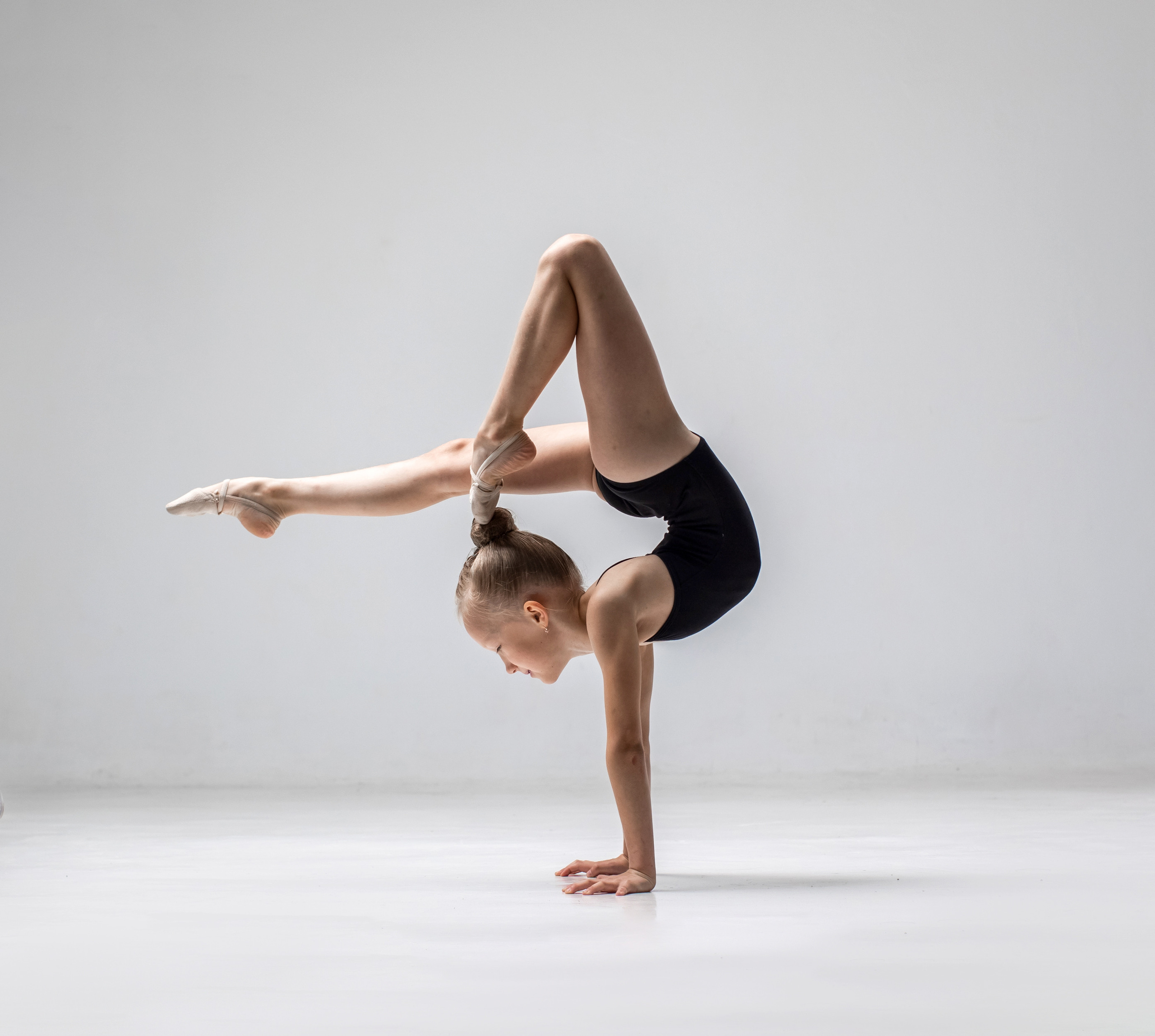 Фотосъёмка гимнасток на белой циклораме. Балетный фотограф Алина Ханько — Душа Балета