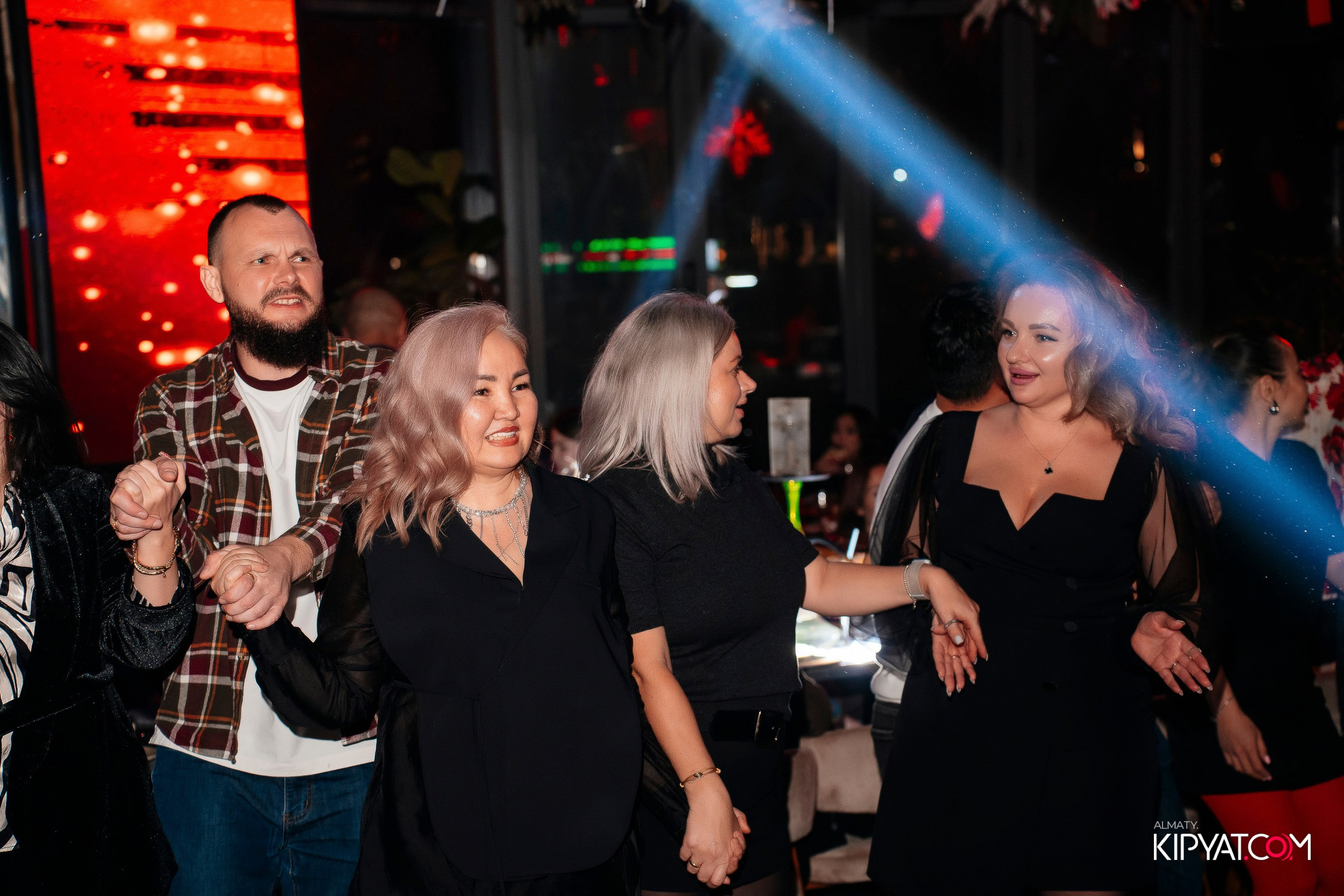 FRIENDS BAR & TERRACE. КИПЯТКОМ АЛМАТЫ! Фотосъемка мероприятий в Алматы