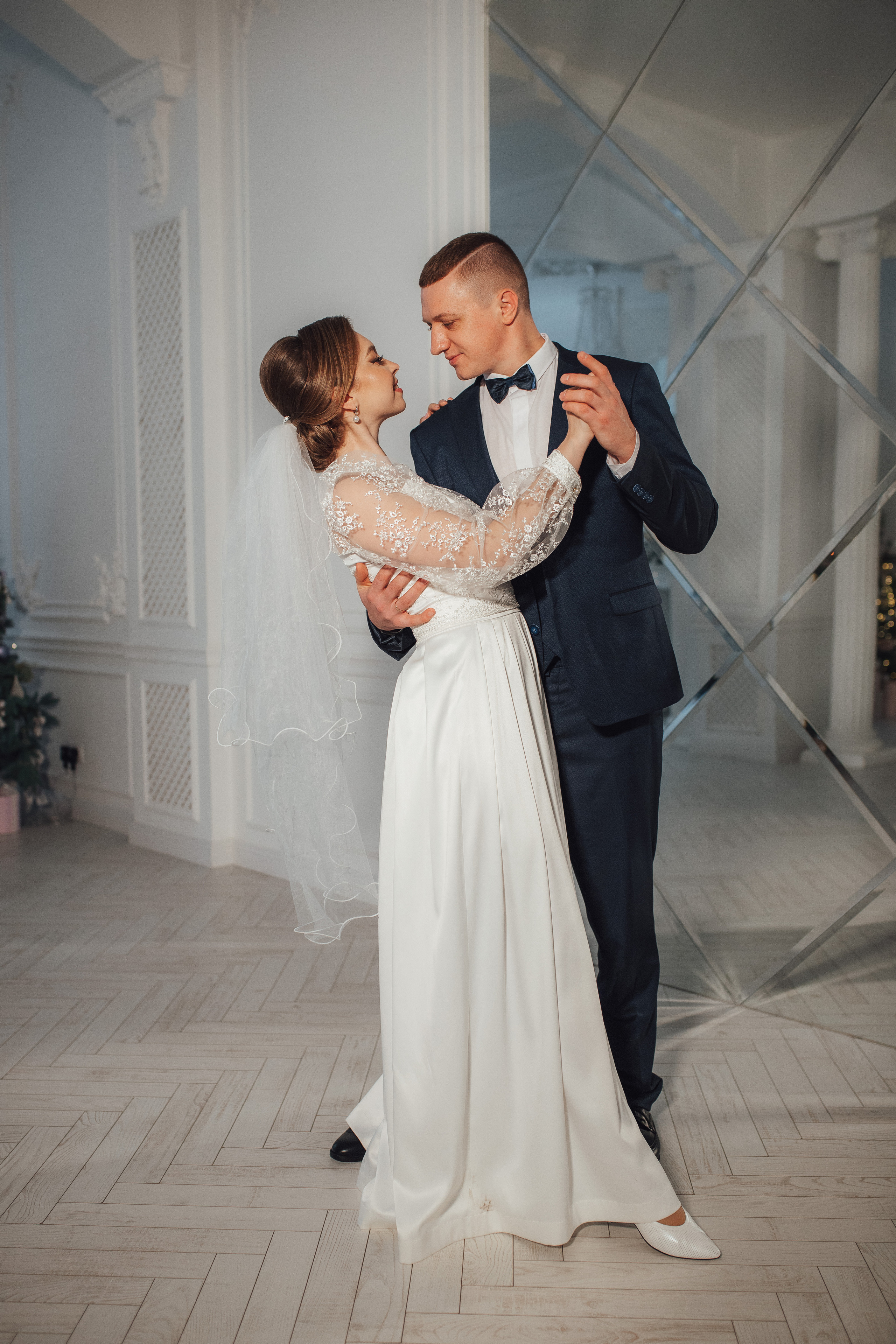 Свадебная фотосессия в студии Екатерина и Никита. Семейный и свадебный фотограф в Донецке Елена Гордеева