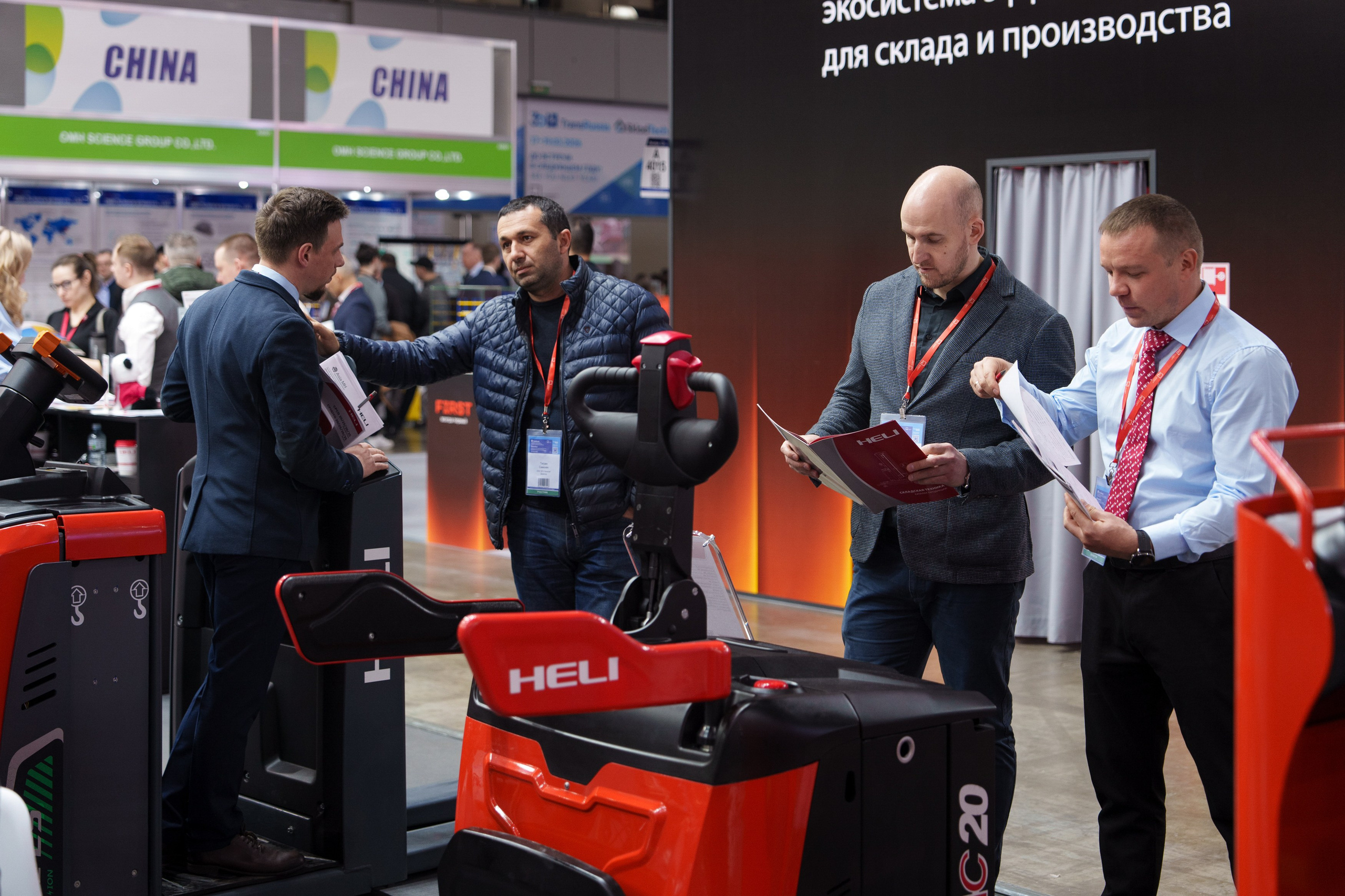 HELI. Стенд в Крокус Экспо. Фотограф Саша Блюз