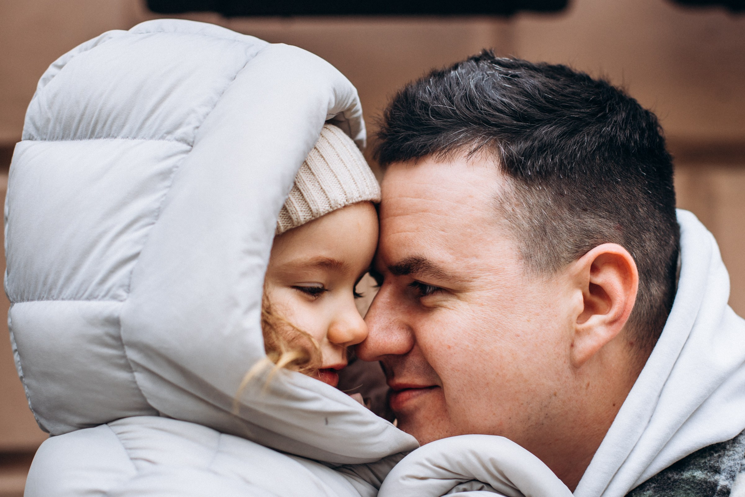 Юлия с семьей в апреле. Фотопрогулка в Петербурге. Индивидуальный и семейный фотограф в Санкт-Петербурге