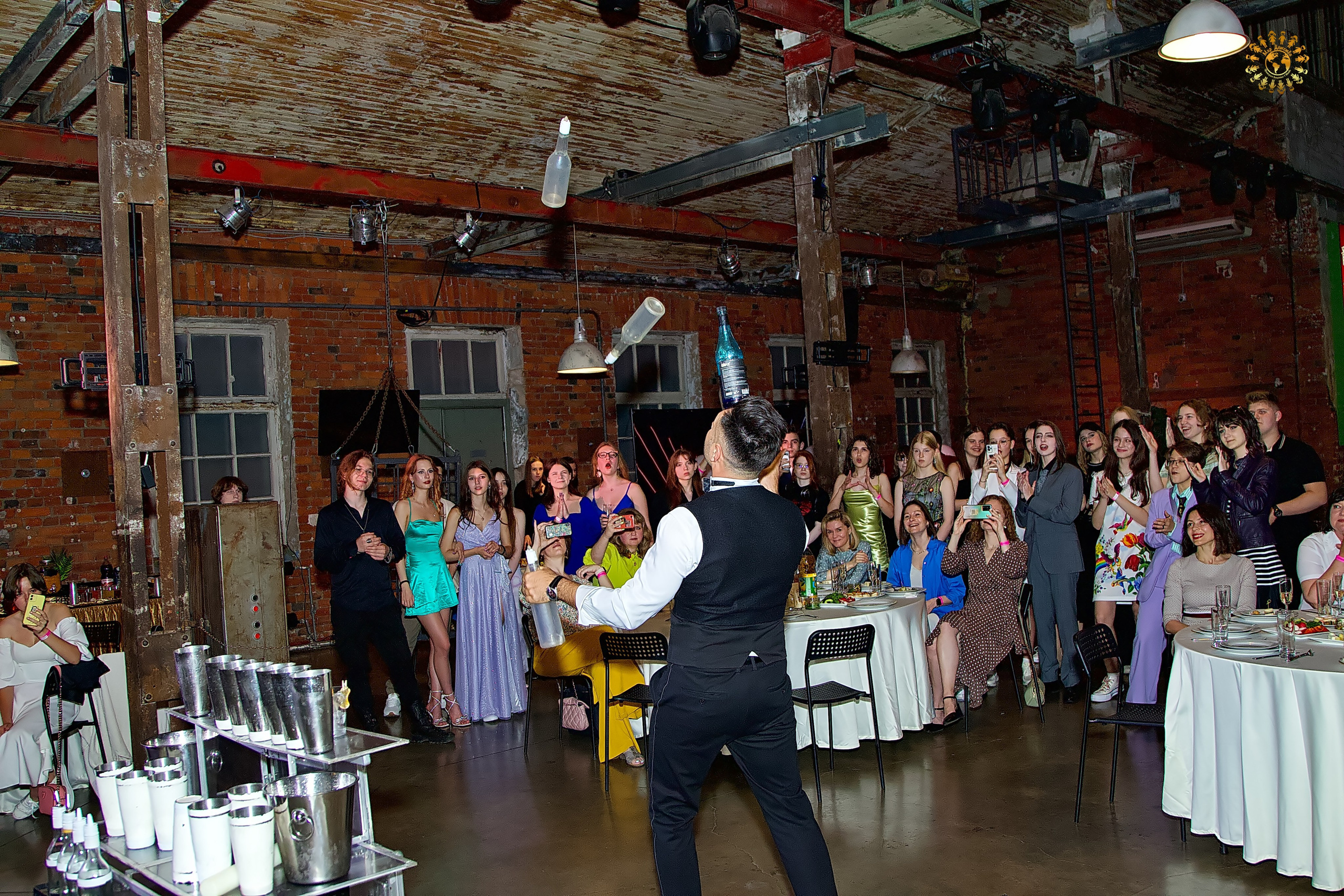 Выпускной 2023 (9-й класс, школа № 46). Loft Urban. Москва. Репортажная съемка в Москве и области. Анималистика