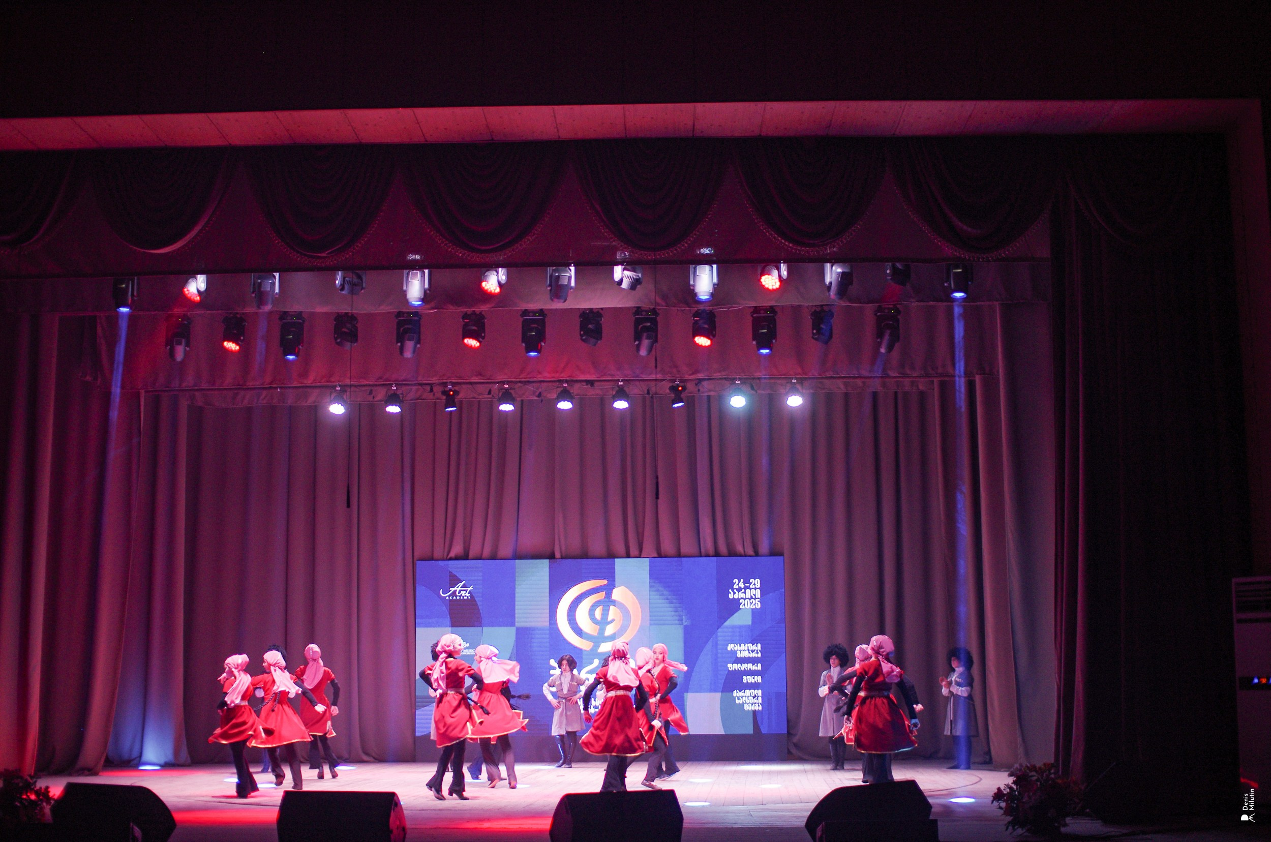 Танцы в Хоби. Портретный фотограф Денис Милютин