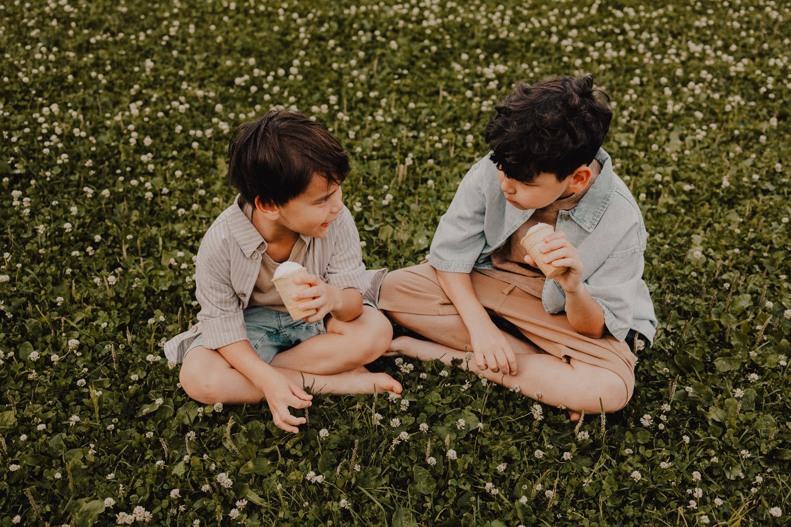 На лужайке. Семейный фотограф Москва