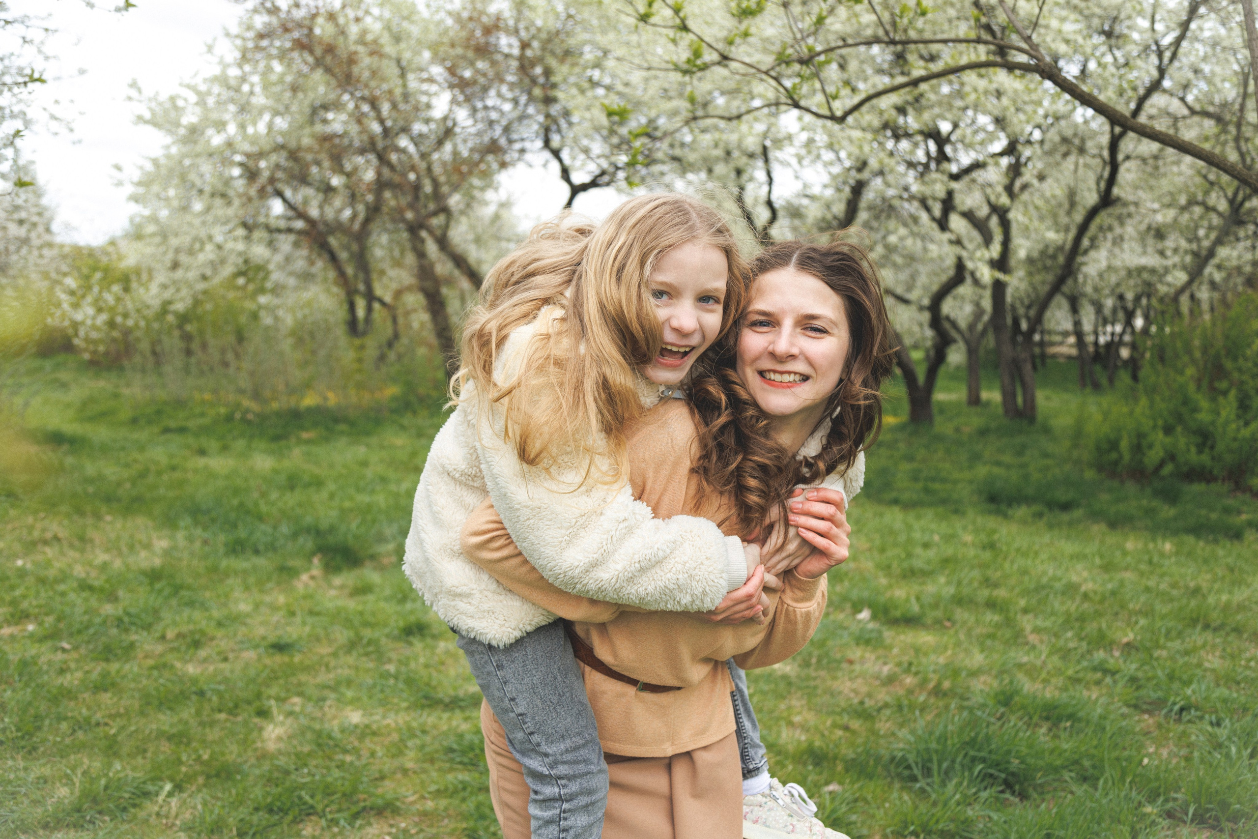 Семейная фотосессия в цветении Москва. Семейный фотограф в Москве Влада Лунина