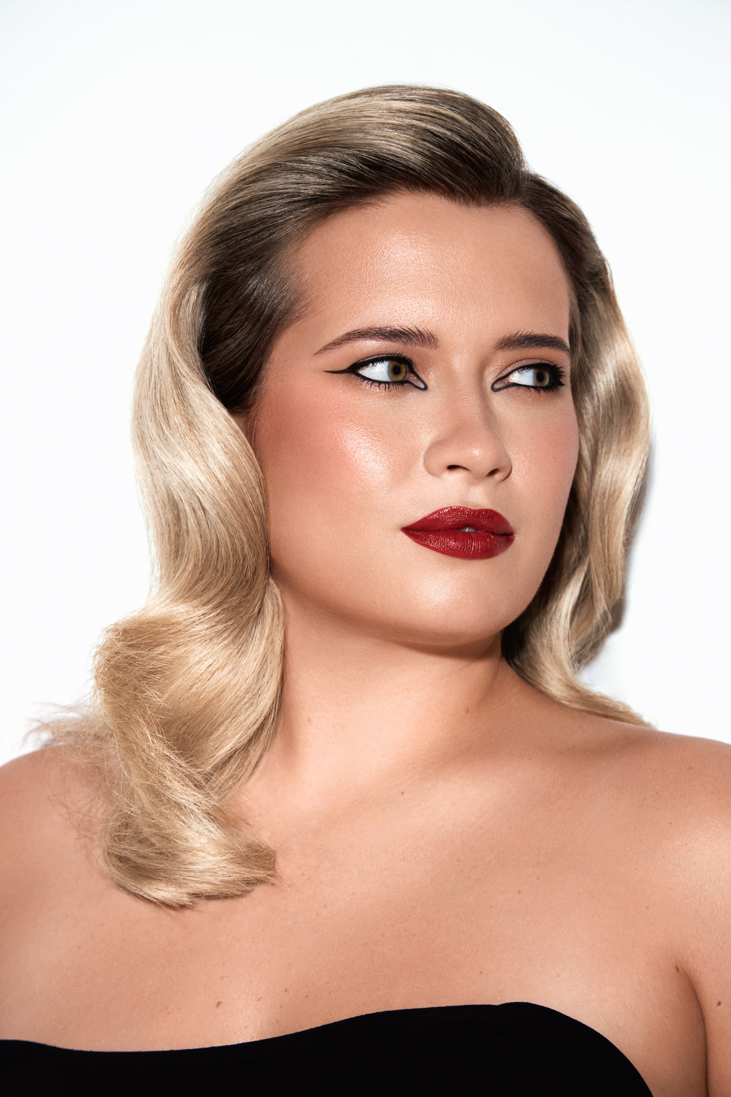 Blonde. Retouching, photo editing, portfolio retoucher