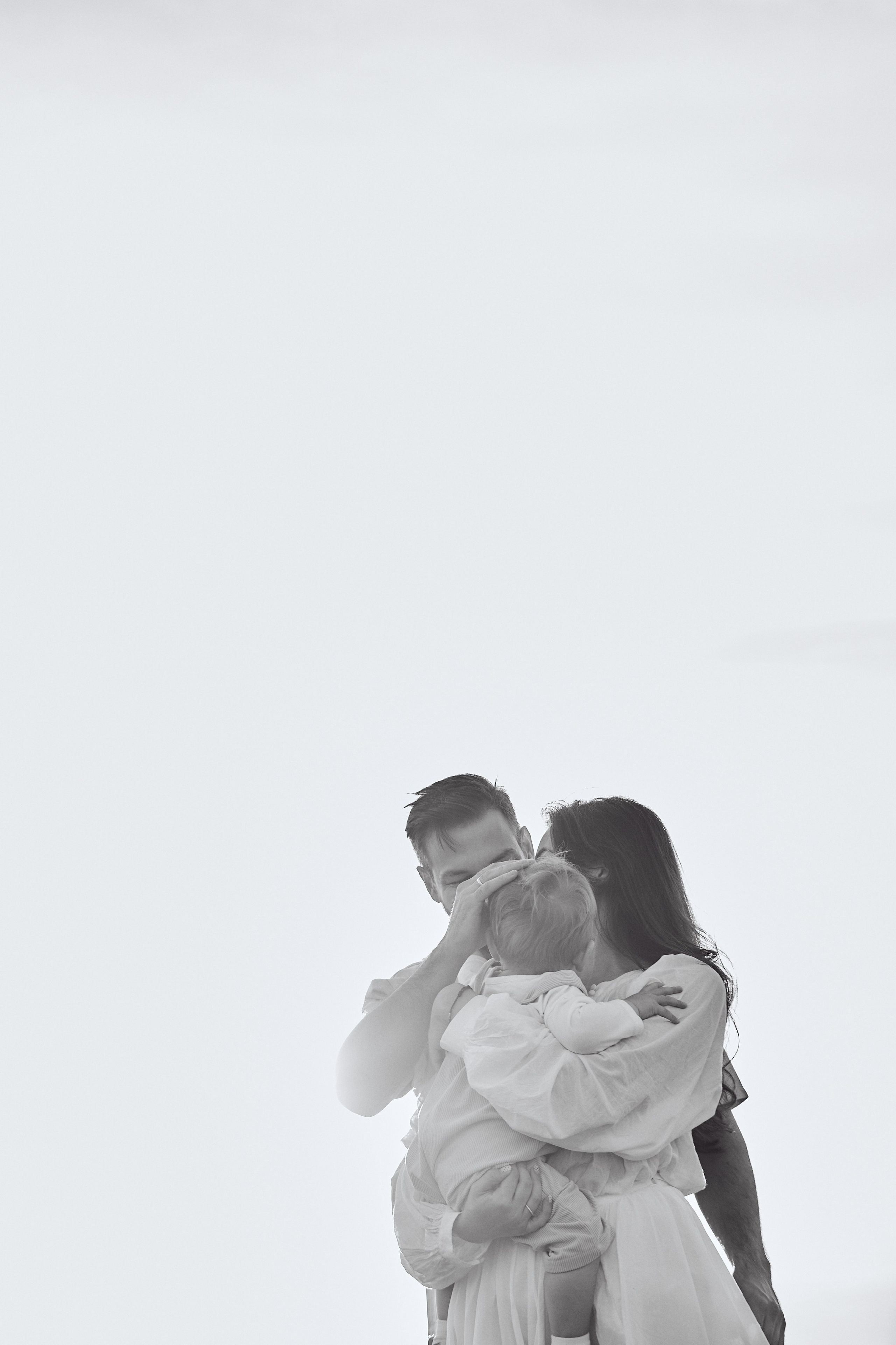 Шамиль, Аня и Марс в поле с барашками. Семейный и свадебный lifestyle-фотограф в Москве Мария Петрова