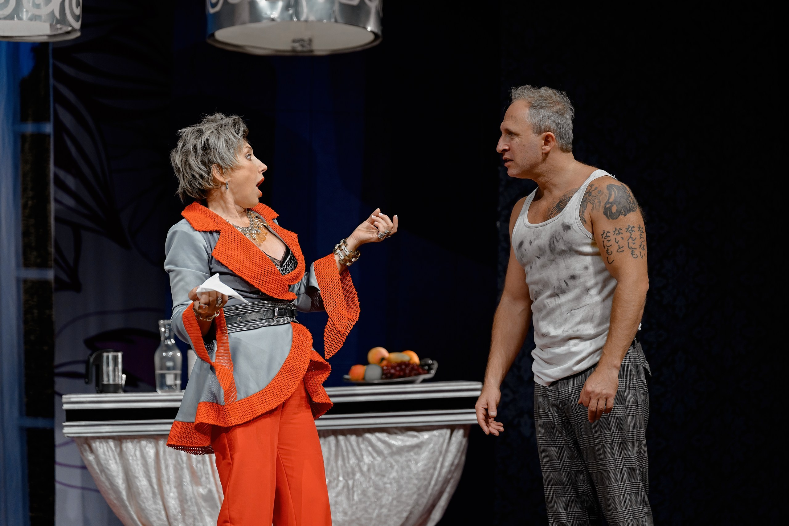 Спектакль «Мужчина с доставкой на дом».  Актёры: Елена Воробей Дмитрий Миллер/Оскар Кучера Михаил Полицеймако/Джемал Тетруашвили Елена Захарова/ Анна Невская / Наталия Власова Режиссёр: Нина Чусова