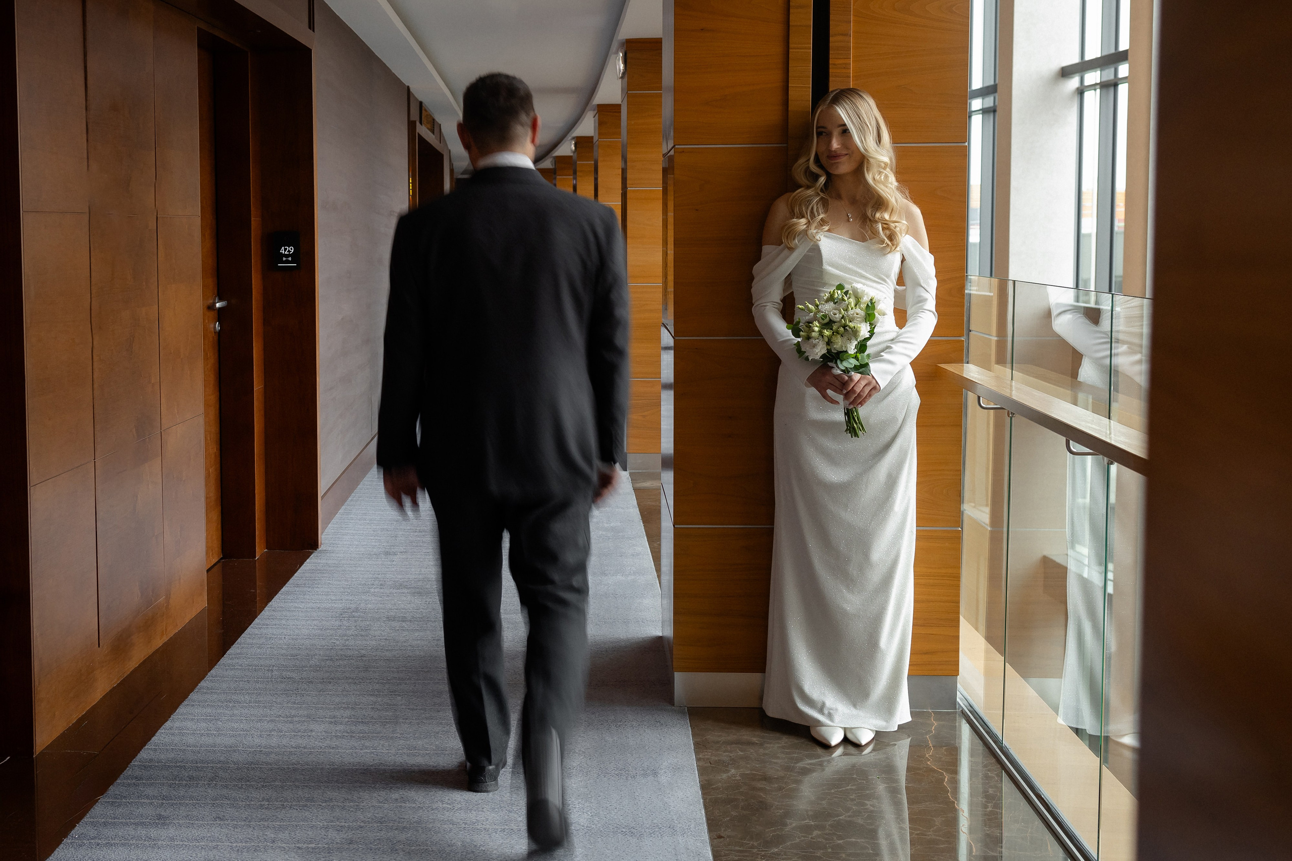 Свадебная фотосессия в отеле Марриот в Минске (Minsk Marriott Hotel). Свадебный фотограф в Минске/Беларуси Сергей Спиридонов