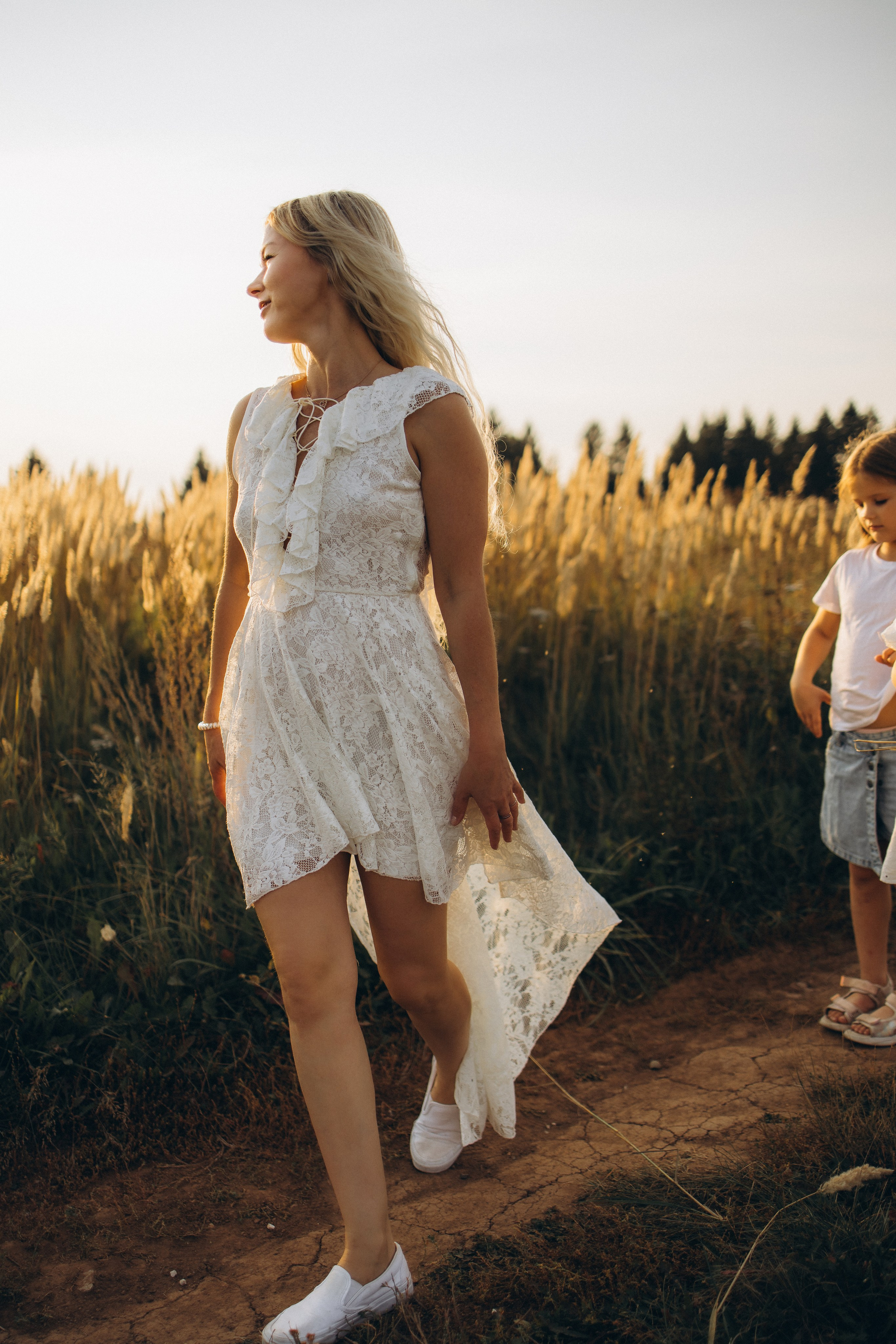 Семейная фотосессия, а природе в поле в Ижевске