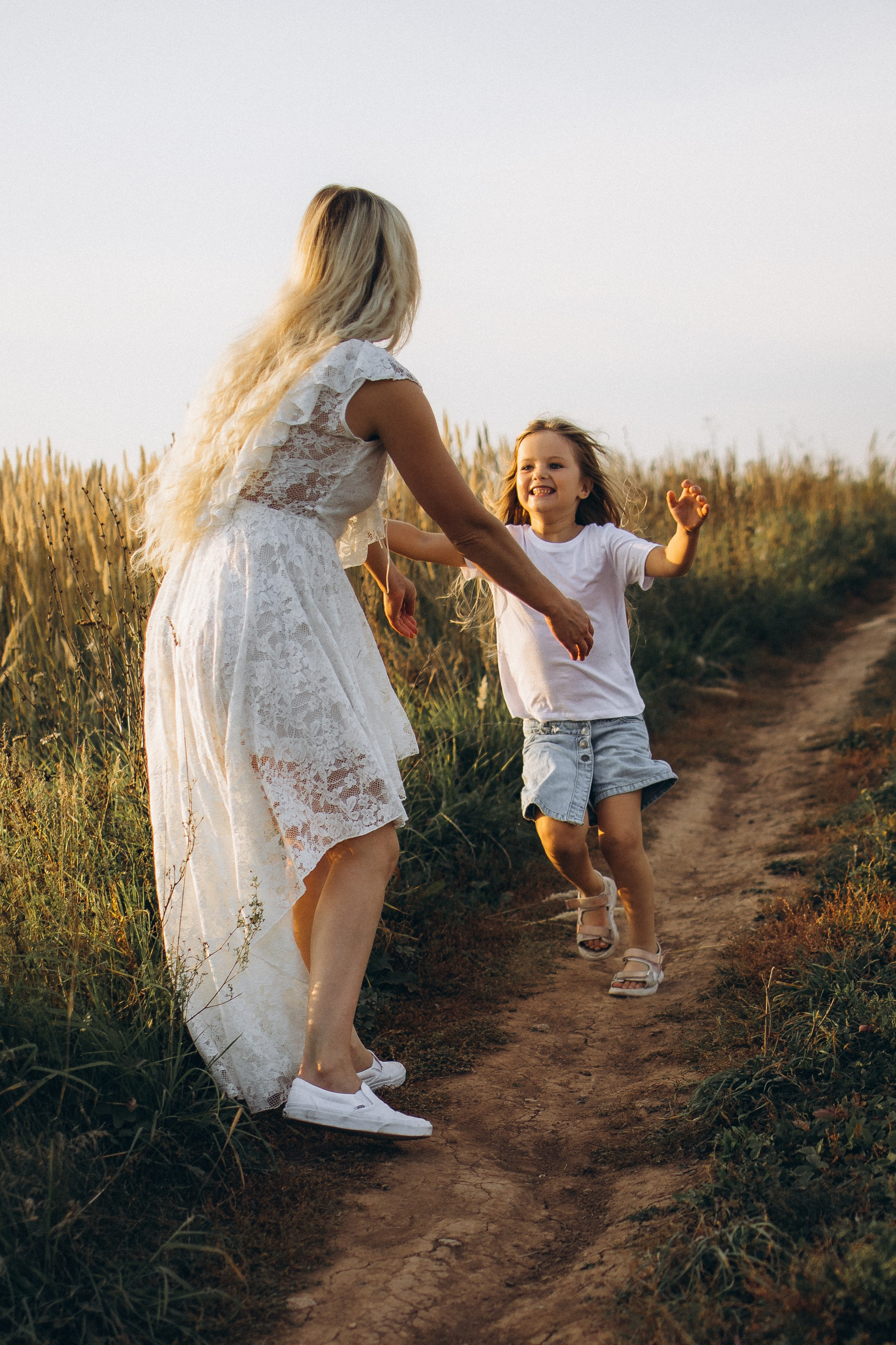 Семейная фотосессия, а природе в поле в Ижевске