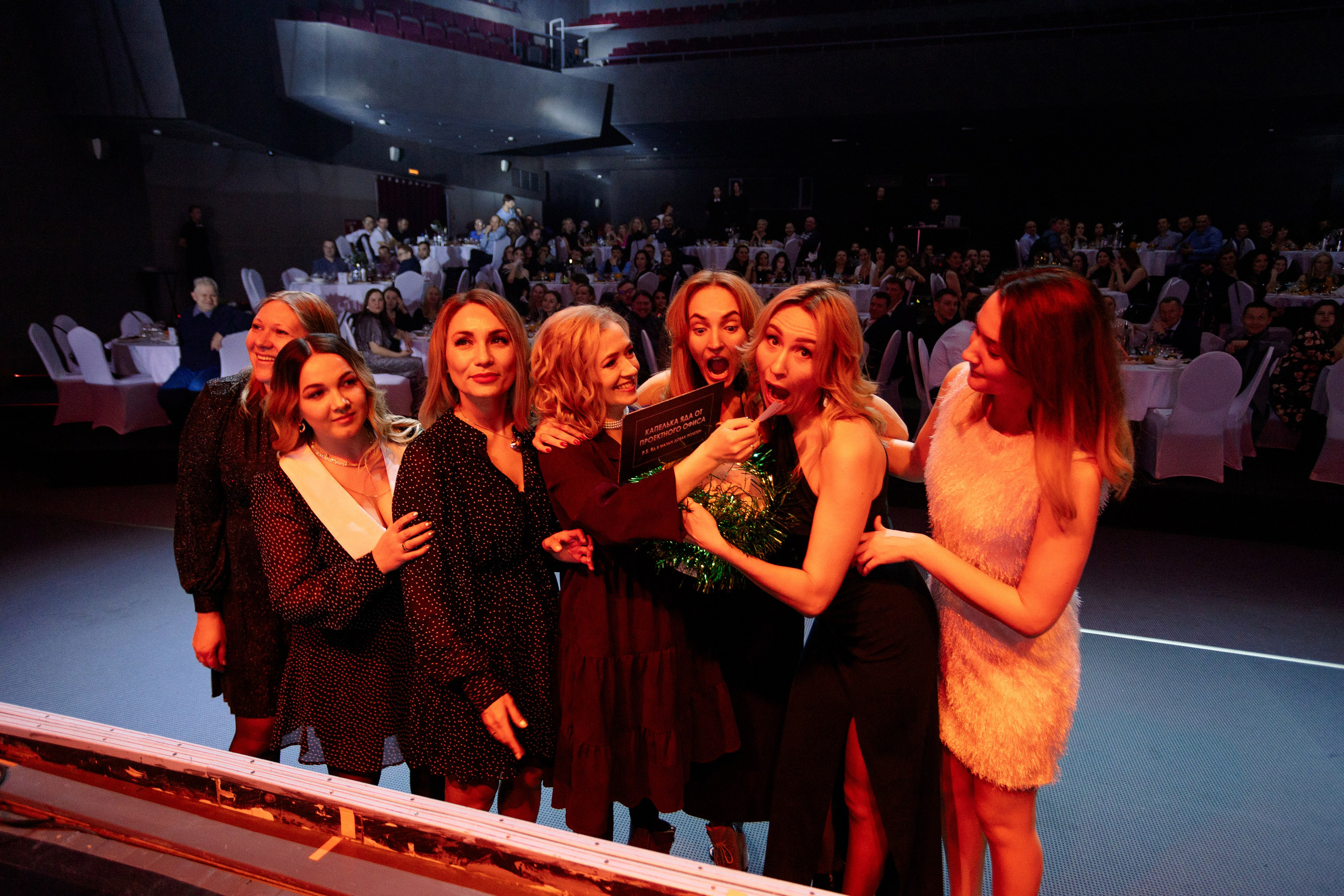 РЕПОРТАЖ: НОВЫЙ ГОД В ДК МЕТАЛЛУРГ. Профессиональный фотограф в Ижевске Леша Петров