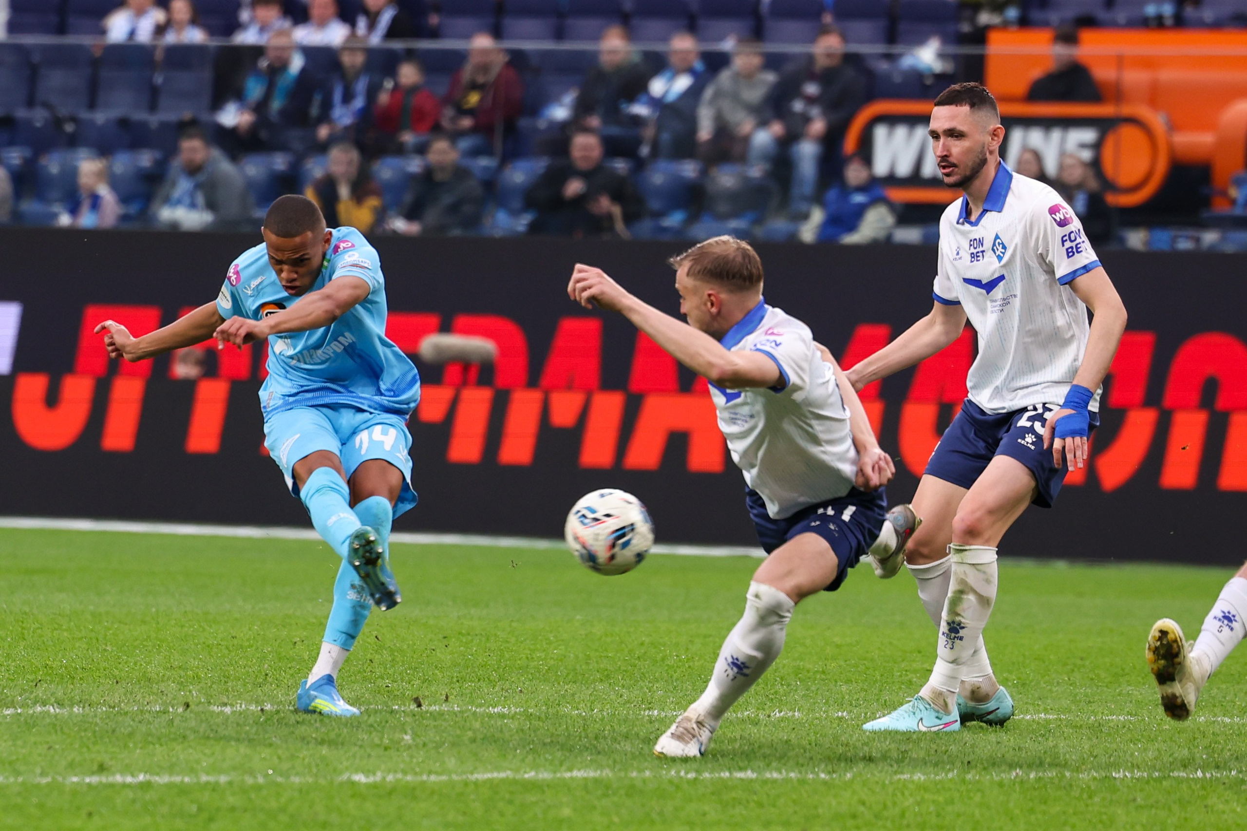 ФК «Зенит» — ФК «Крылья советов». Спортивный и репортажный фотограф Антон Тереханов