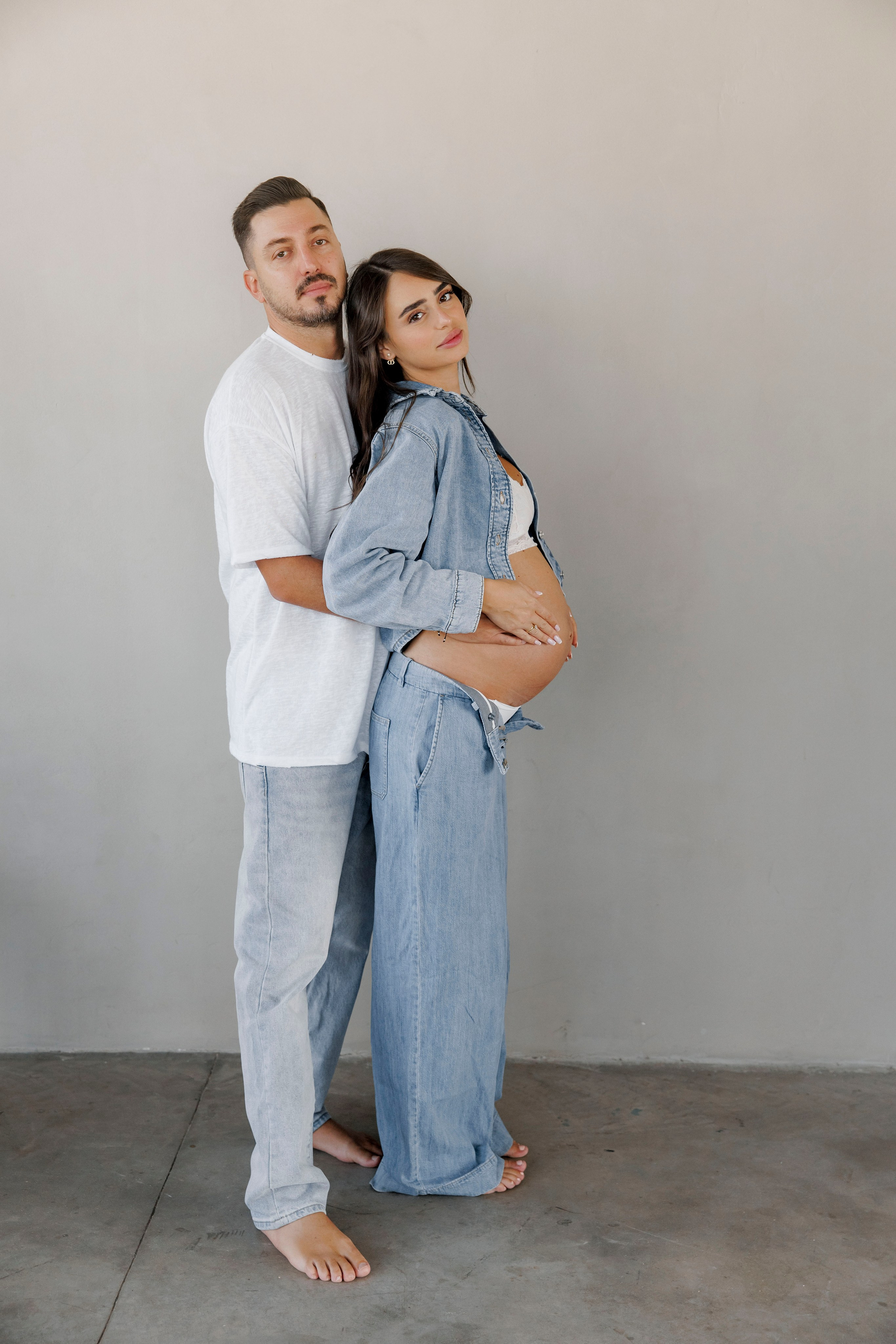 Pregnancy photoshoot inside the studio in Tel Aviv. Главная