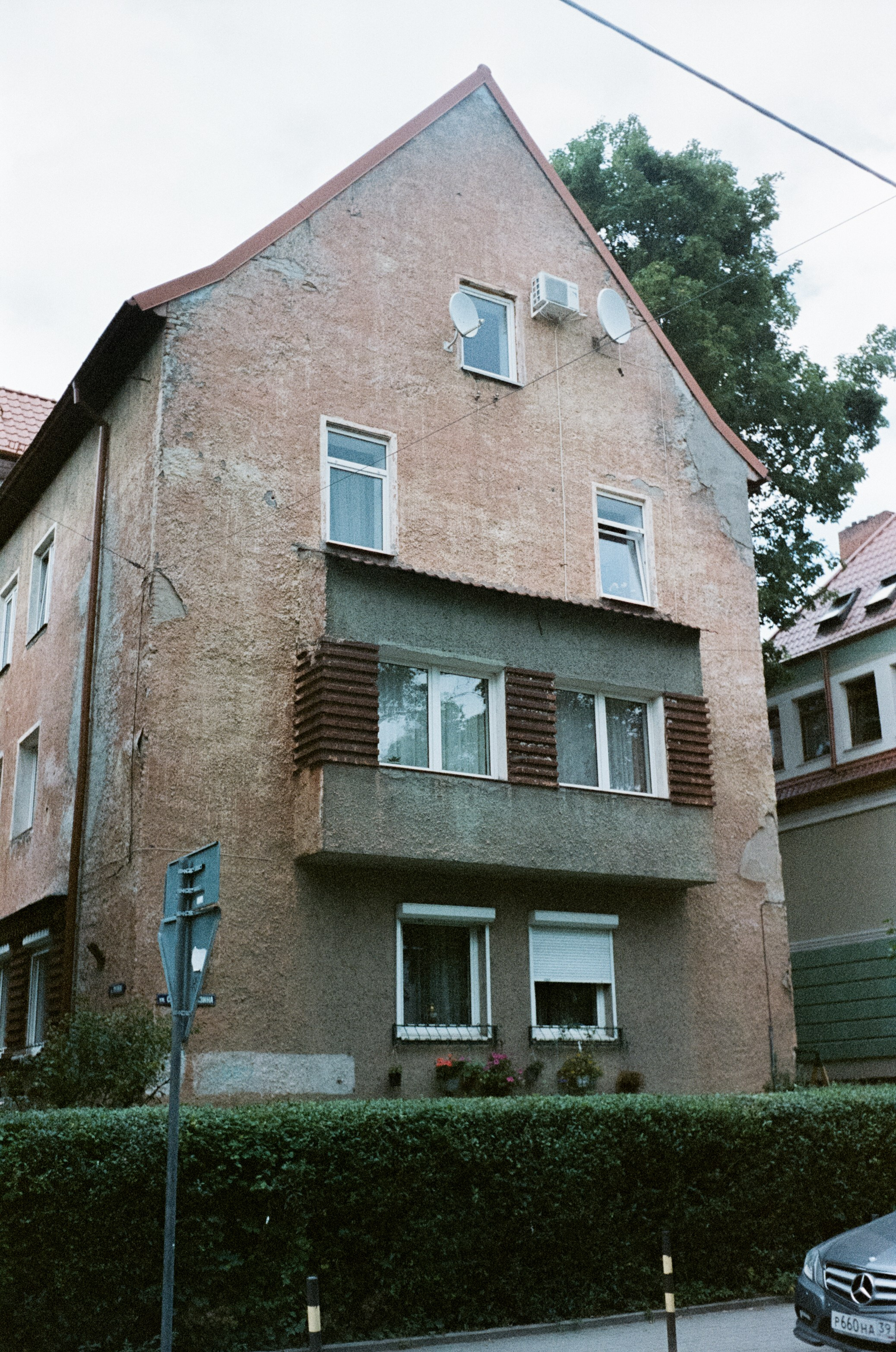 11 июля Светлогорск улочки / Minox 35 GT (2) / Kodak Portra 400 VC @ISO 100