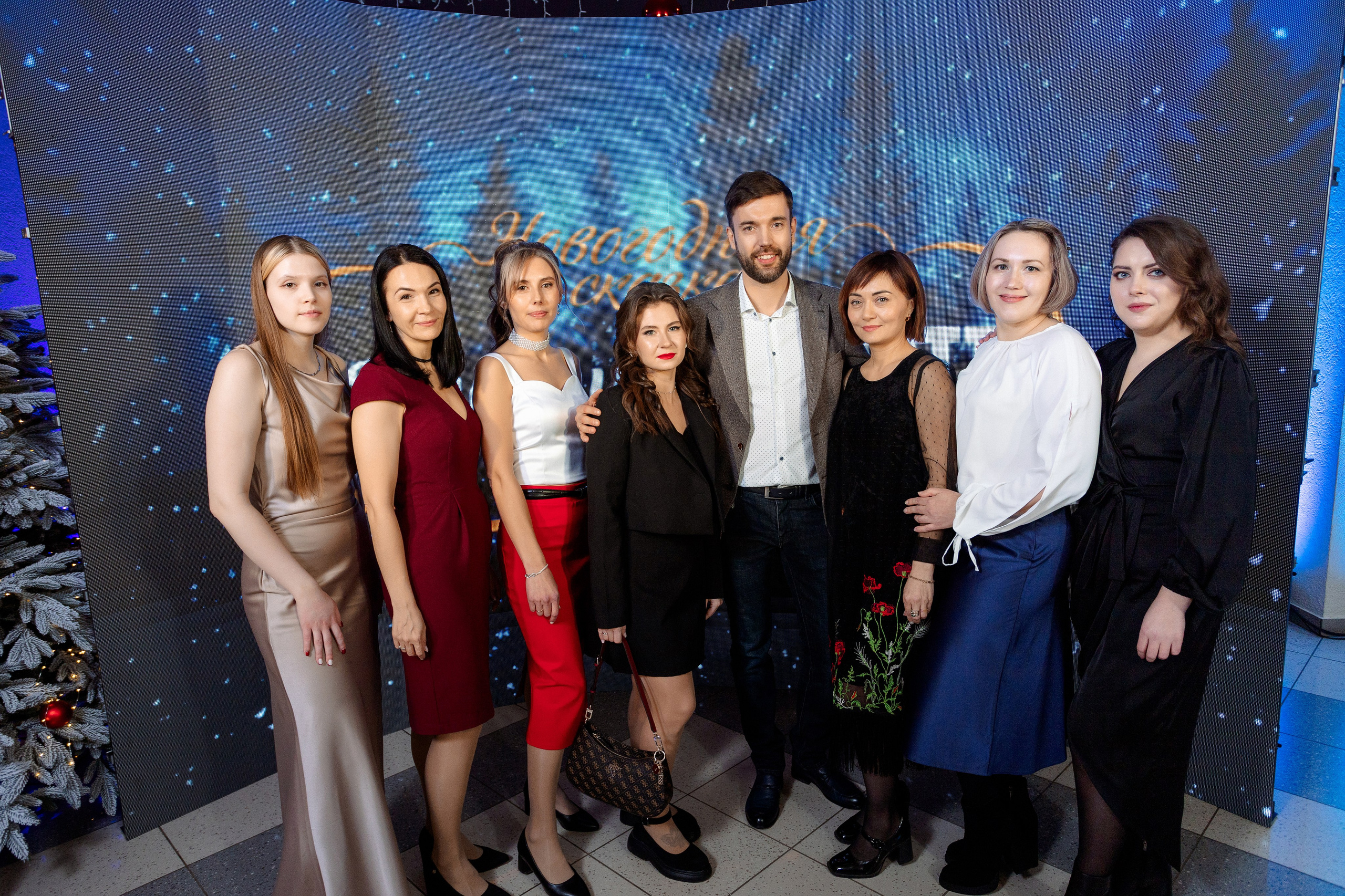 РЕПОРТАЖ: НОВЫЙ ГОД В ДК МЕТАЛЛУРГ. Профессиональный фотограф в Ижевске Леша Петров