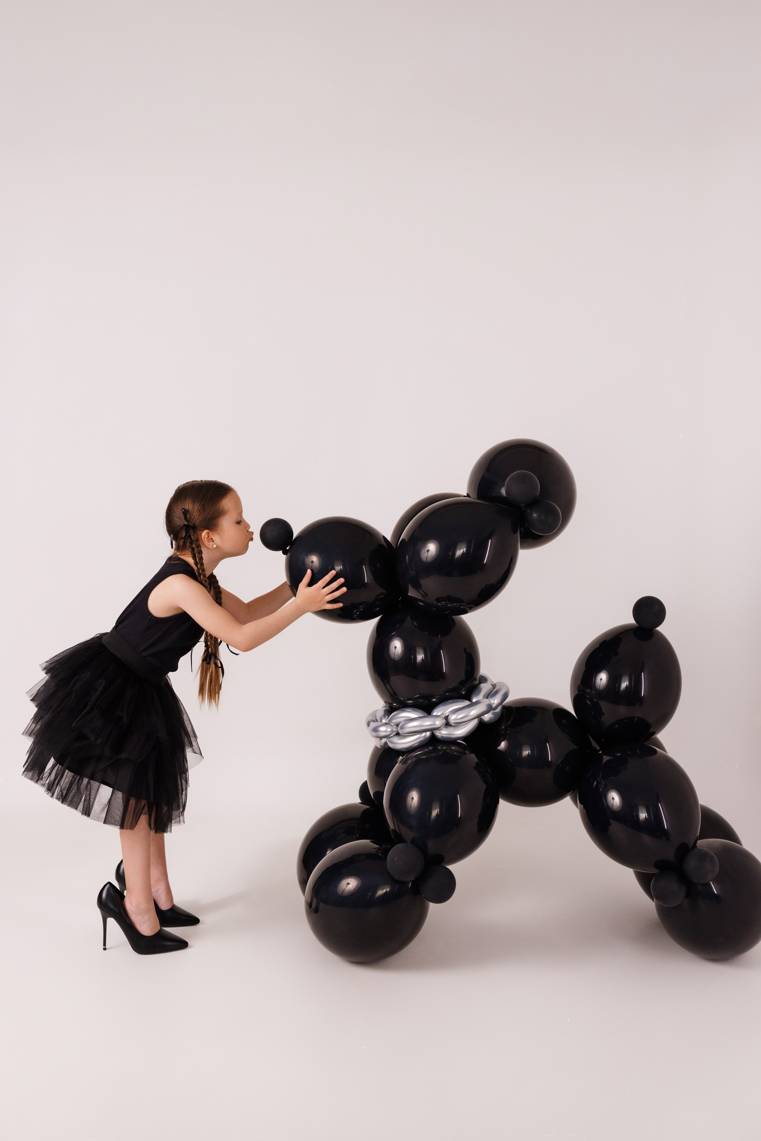 Стильная детская фотосессия с собачками из шариков, для девочек и мальчиков. Семейный и детский фотограф в Краснодаре Анна Трашкова