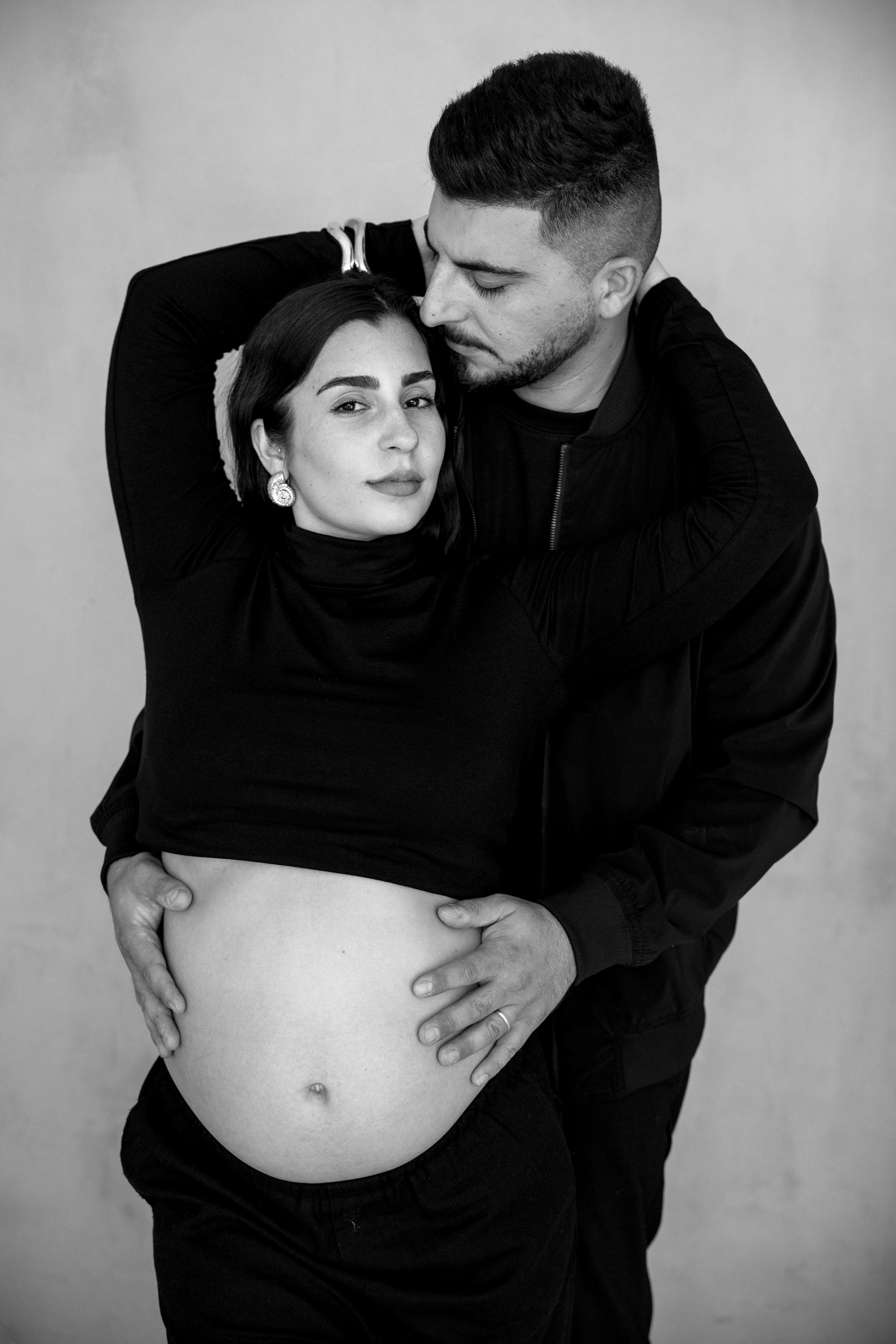 Pregnancy photoshoot inside the Grey Studio. Главная