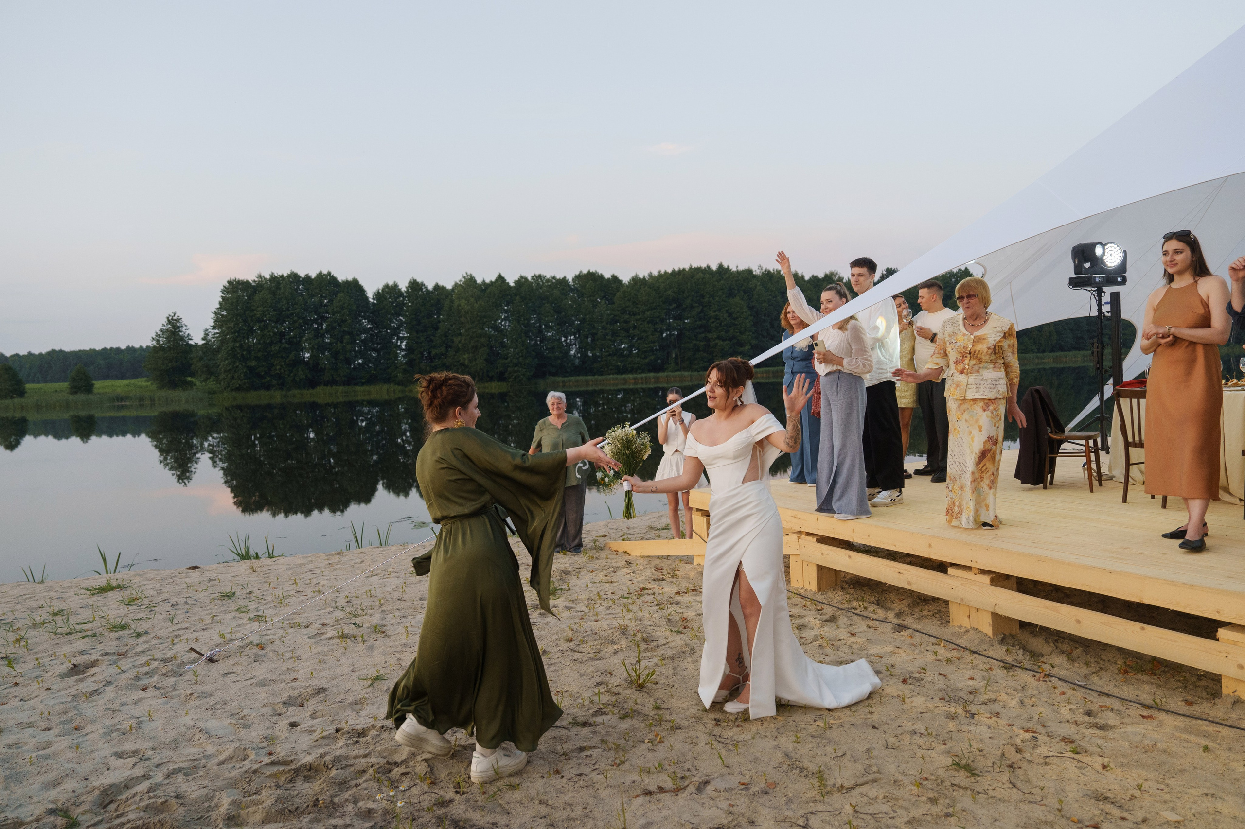 Михаил и Ольга (банкетная часть г. Брянск). Свадебный и репортажный фотограф Элина Козырьянова