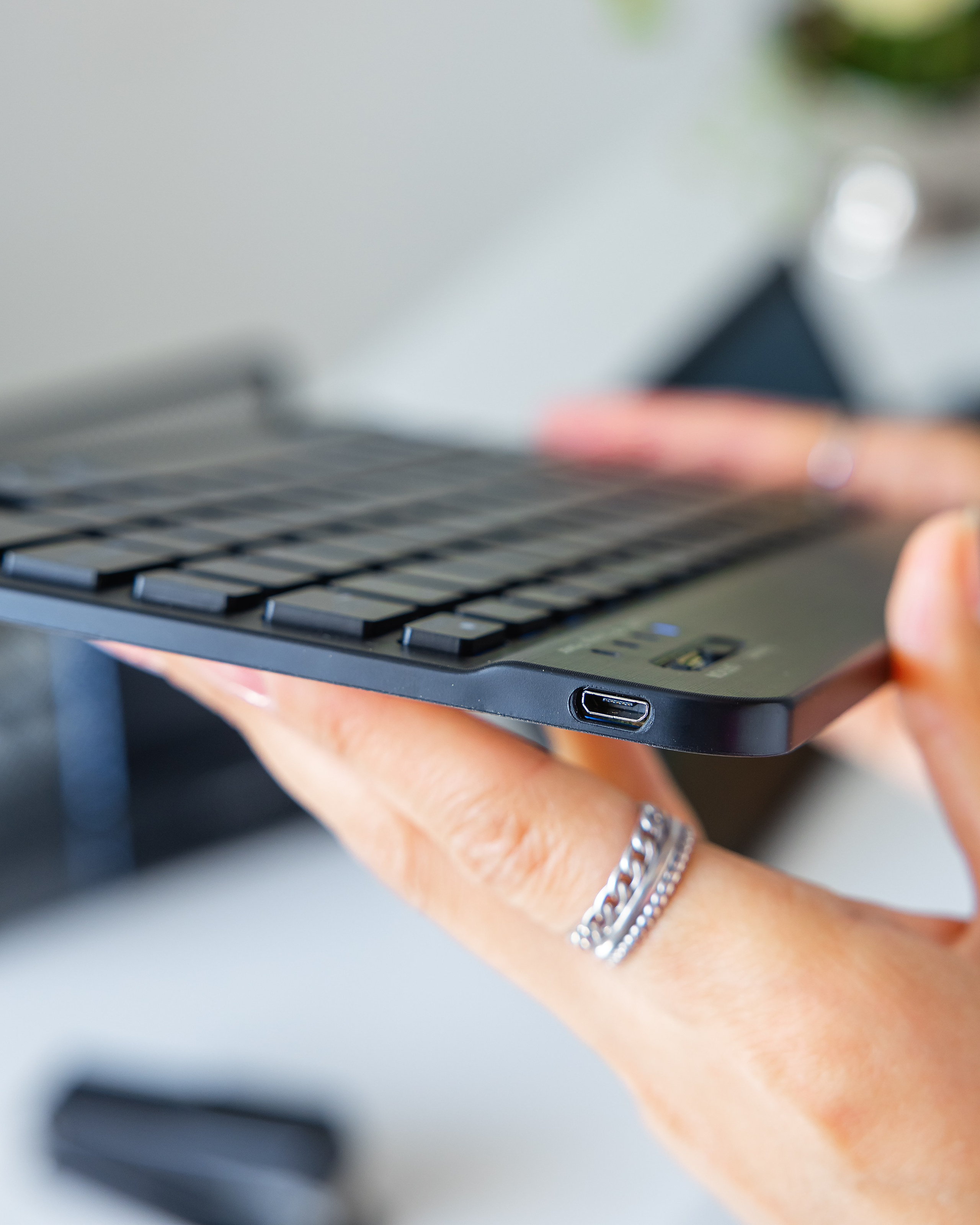 WB: Клавиатуры и чехлы. Фотограф и видеограф в Улан-Удэ: Аюна Габагуева и Артём Шаханов