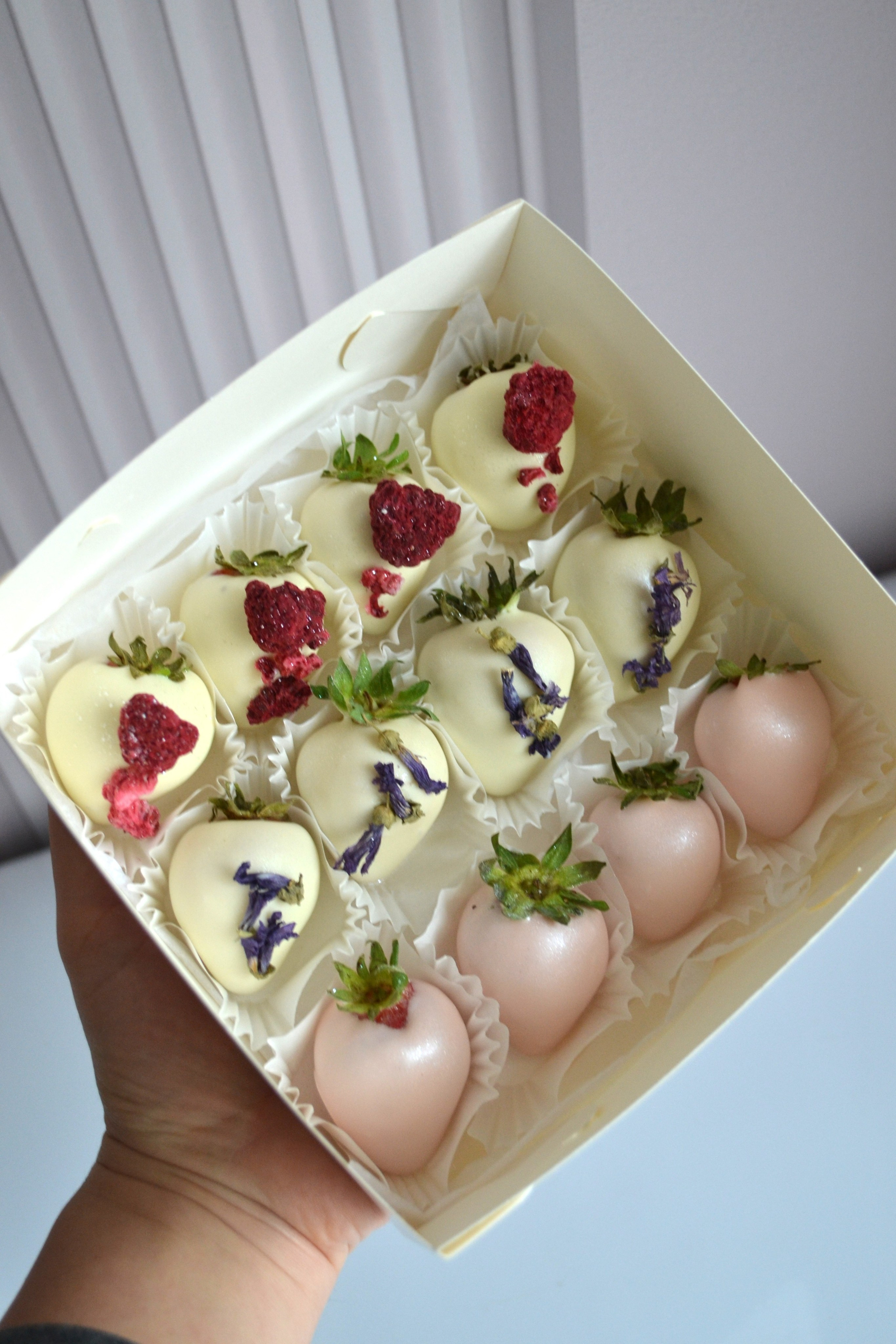 Клубника в шоколаде. Семейная кондитерская. Торты и десерты на заказ в Москве и области