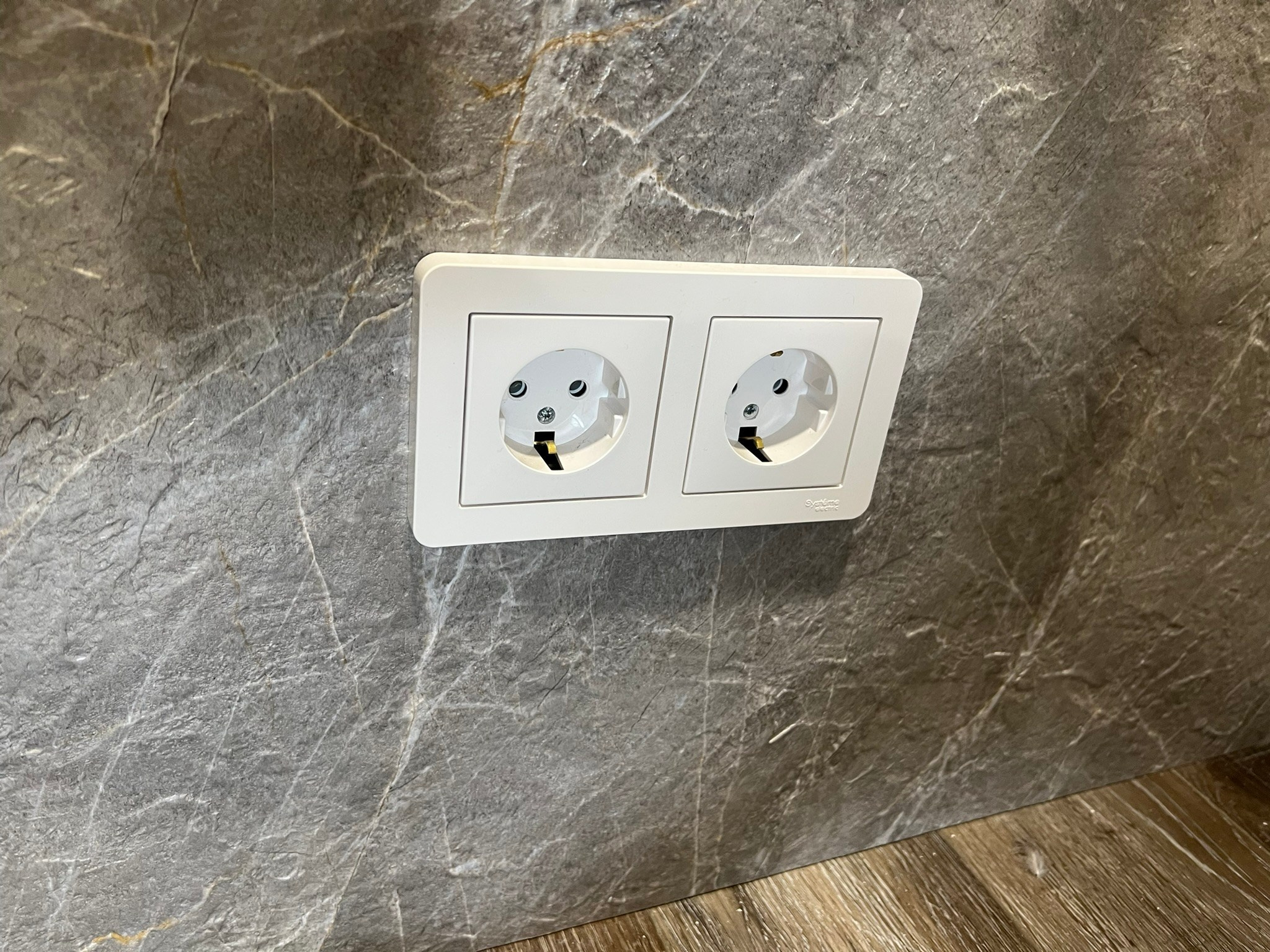 Монтаж. Продажа декоративных панелей и аксессуаров для их монтажа на всей территории РФ