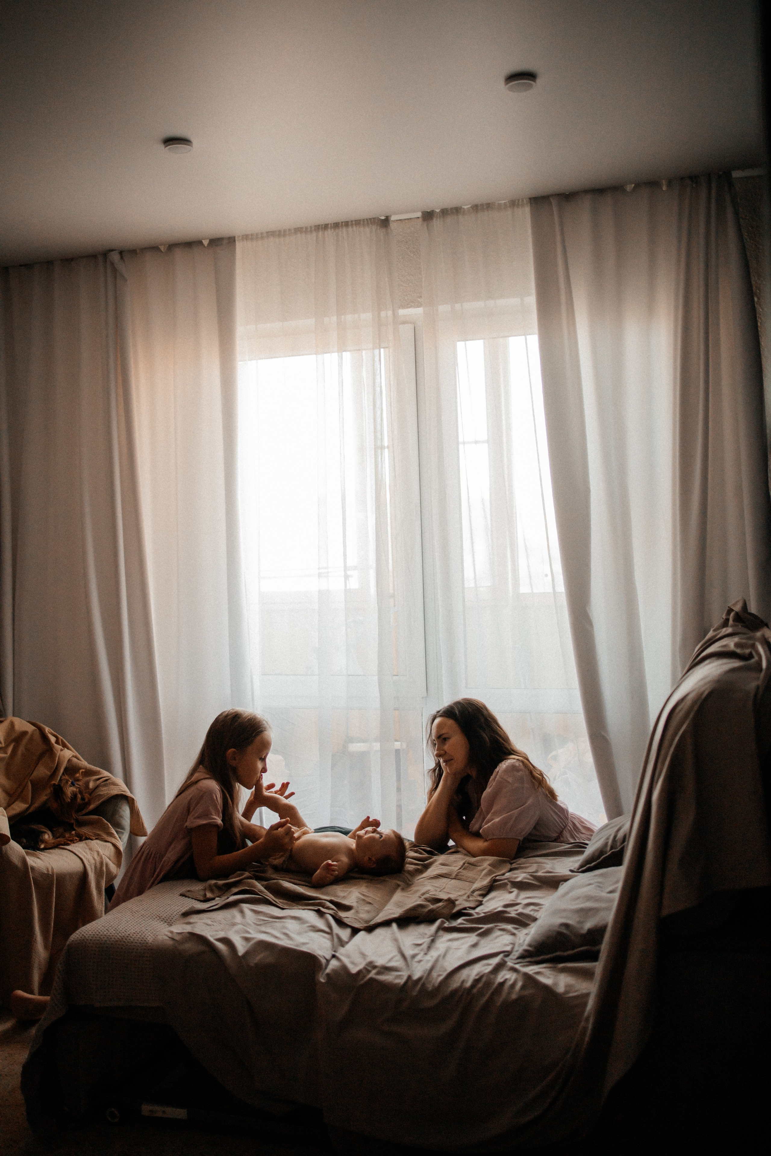 Юлия, Лиля и малышка Яся. Фотограф Алия Танцыкужина