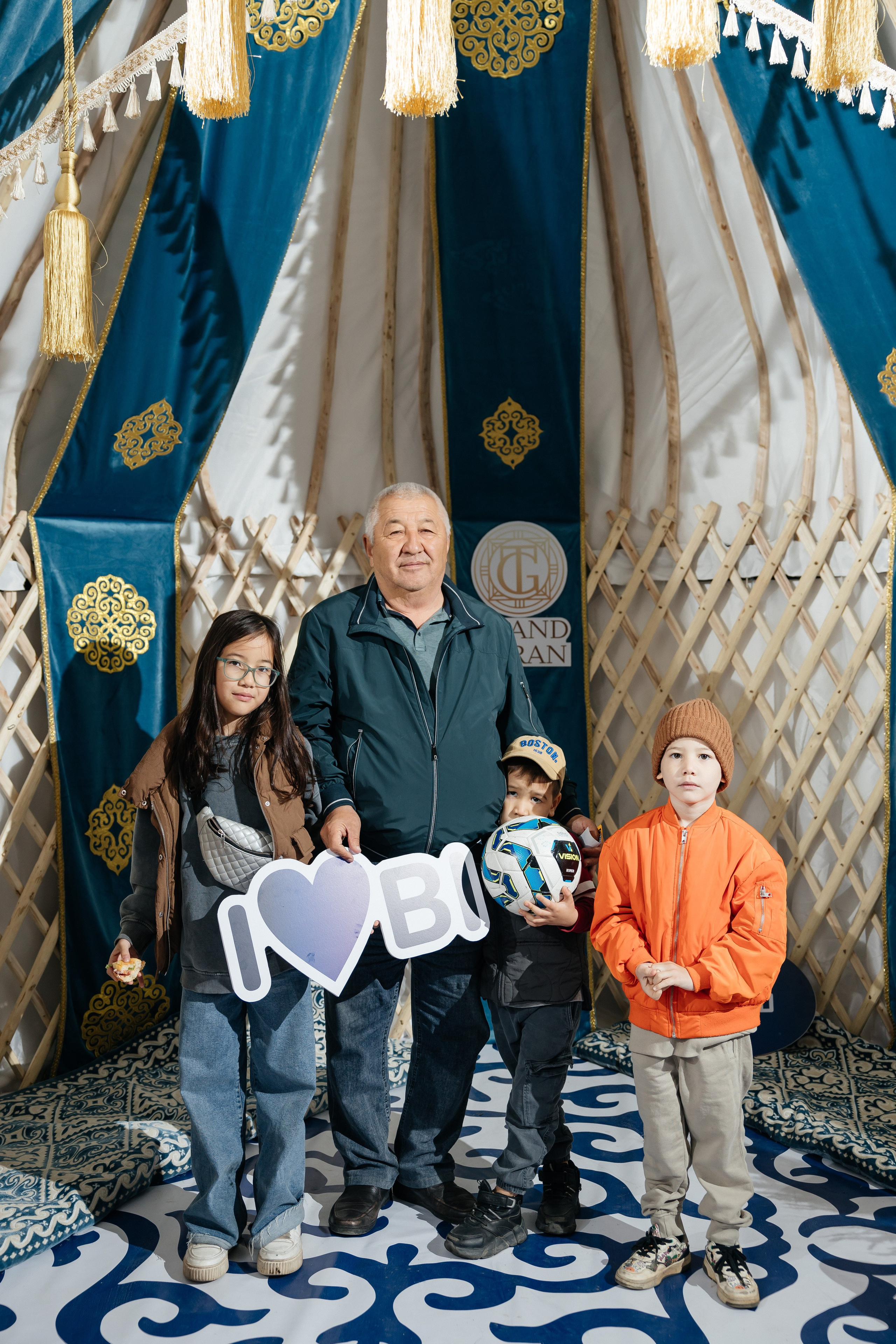 Проект 1. Вручение ключей BI Group. Дата: октябрь 2023. Профессиональный фотограф в городе Астана/Алматы Даурен Сембаев