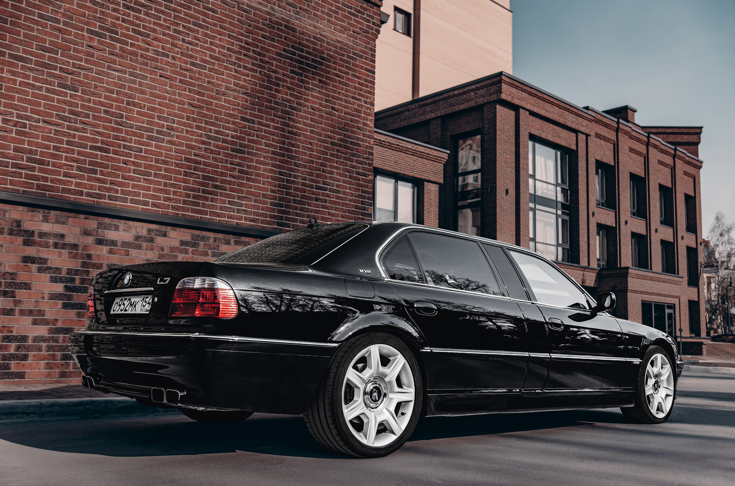 Фотосессия лонговой BMW 7L E38 в&nbsp;Новосибирске. Автомобильный фотограф Чанчин Владимир