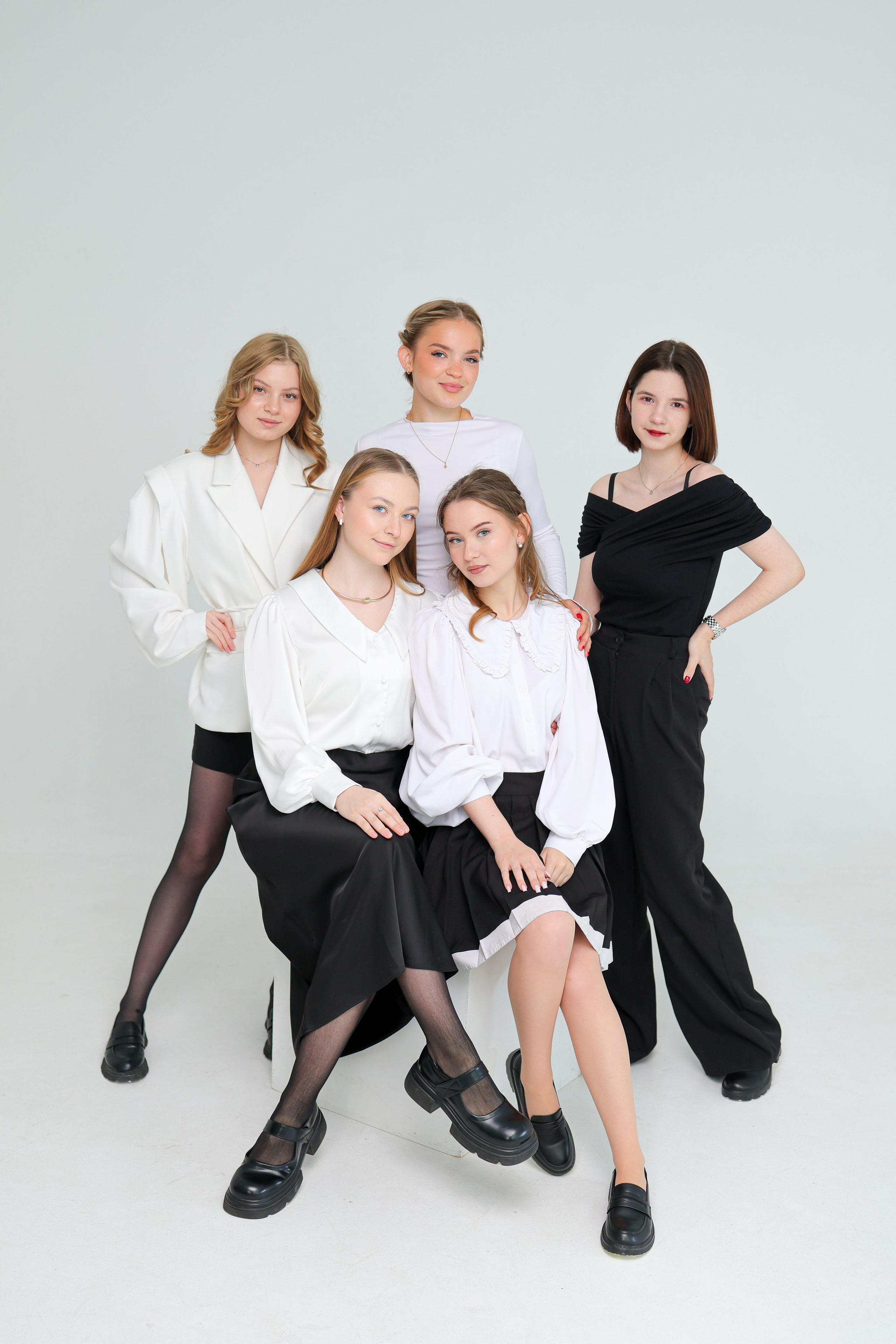 Циклорама 11 класс. Семейный фотограф Тюмень, фотограф на роды Салмина Мария