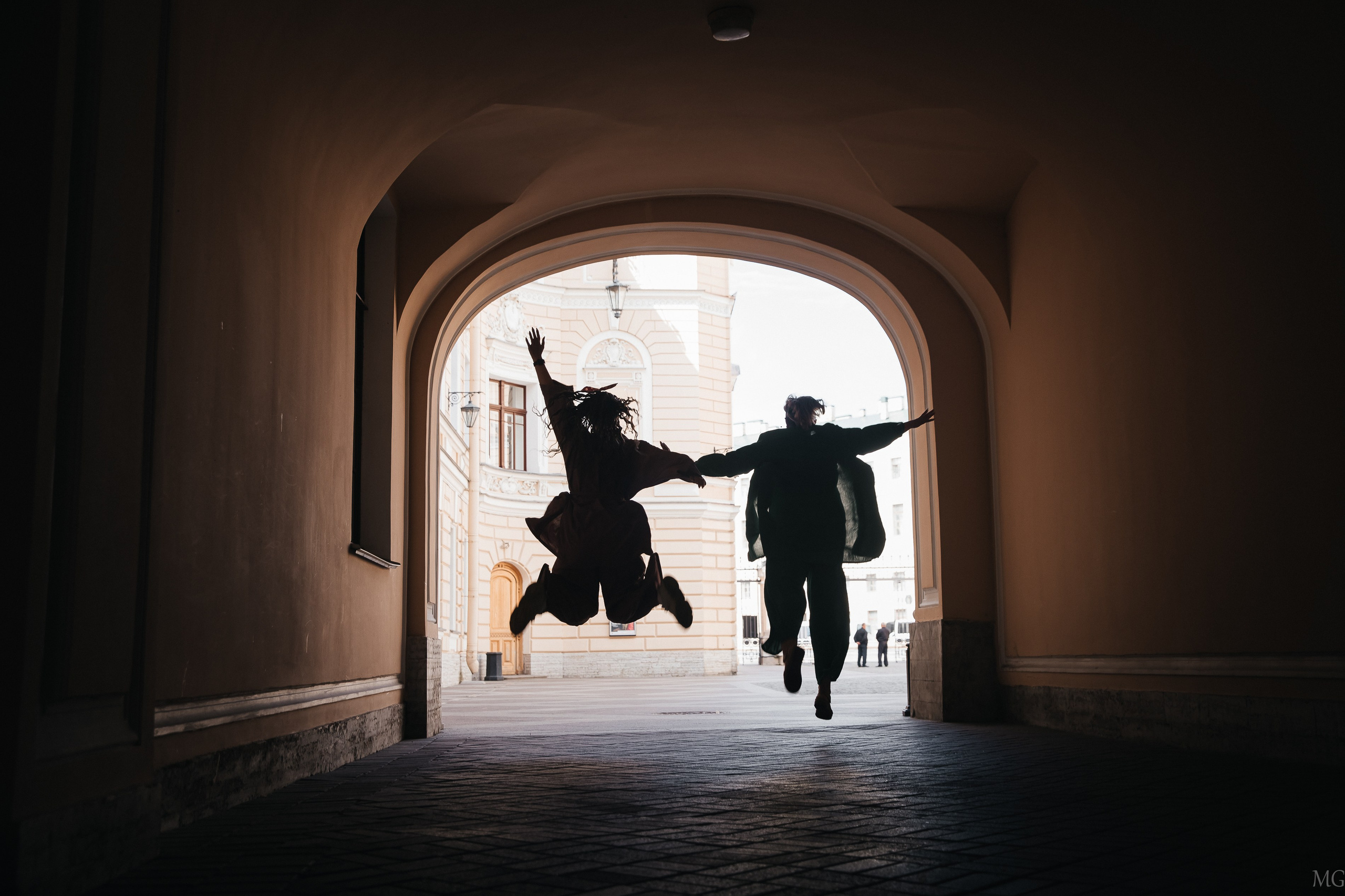 Красотки на прогулке. Маша Гонтарь Семейный домашний репортажный фотограф в Санкт-Петербурге