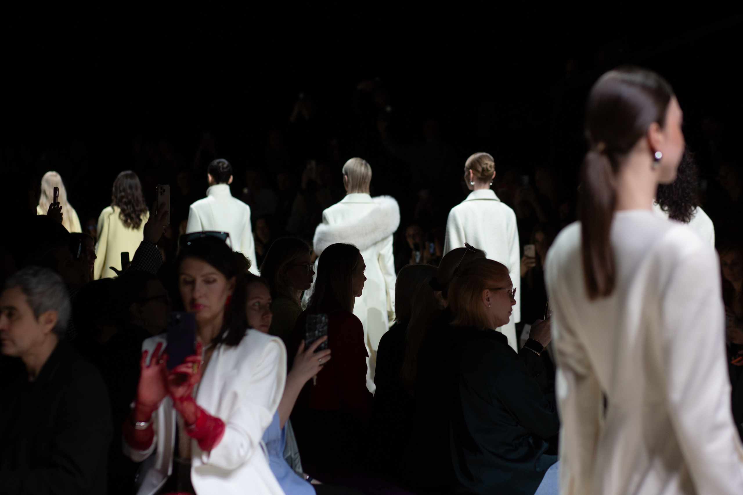 Reports from the Moscow Fashion Week shows. Neumann’s moon