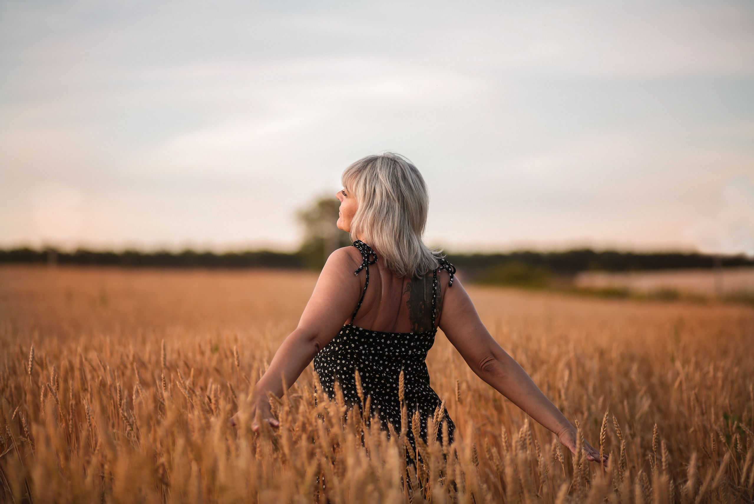 Закатная пшеница. Семейный фотограф в городе Саратове — Анна