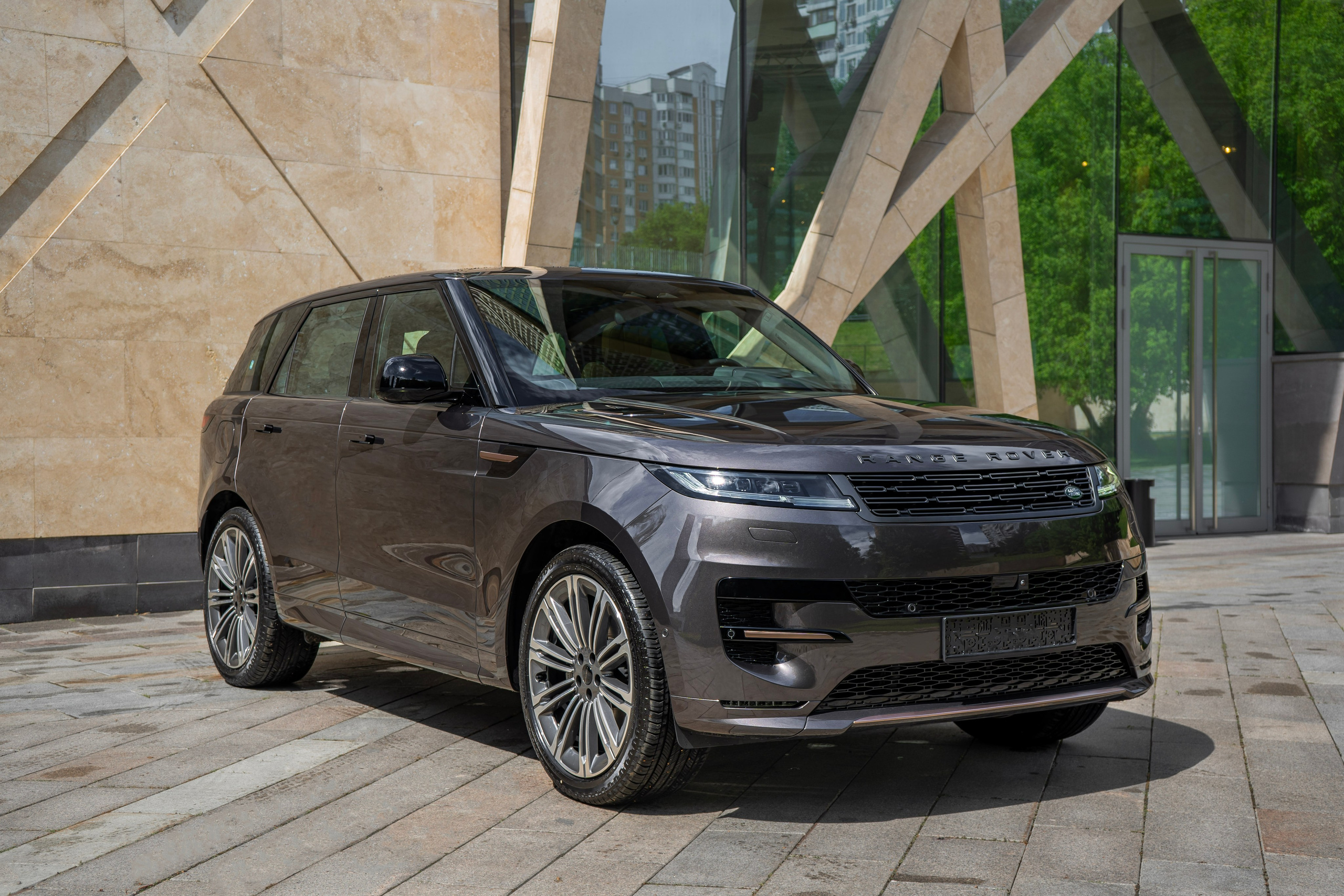 Range Rover Sport 2026. Автомобильный фотограф Ногинск Денис Городок