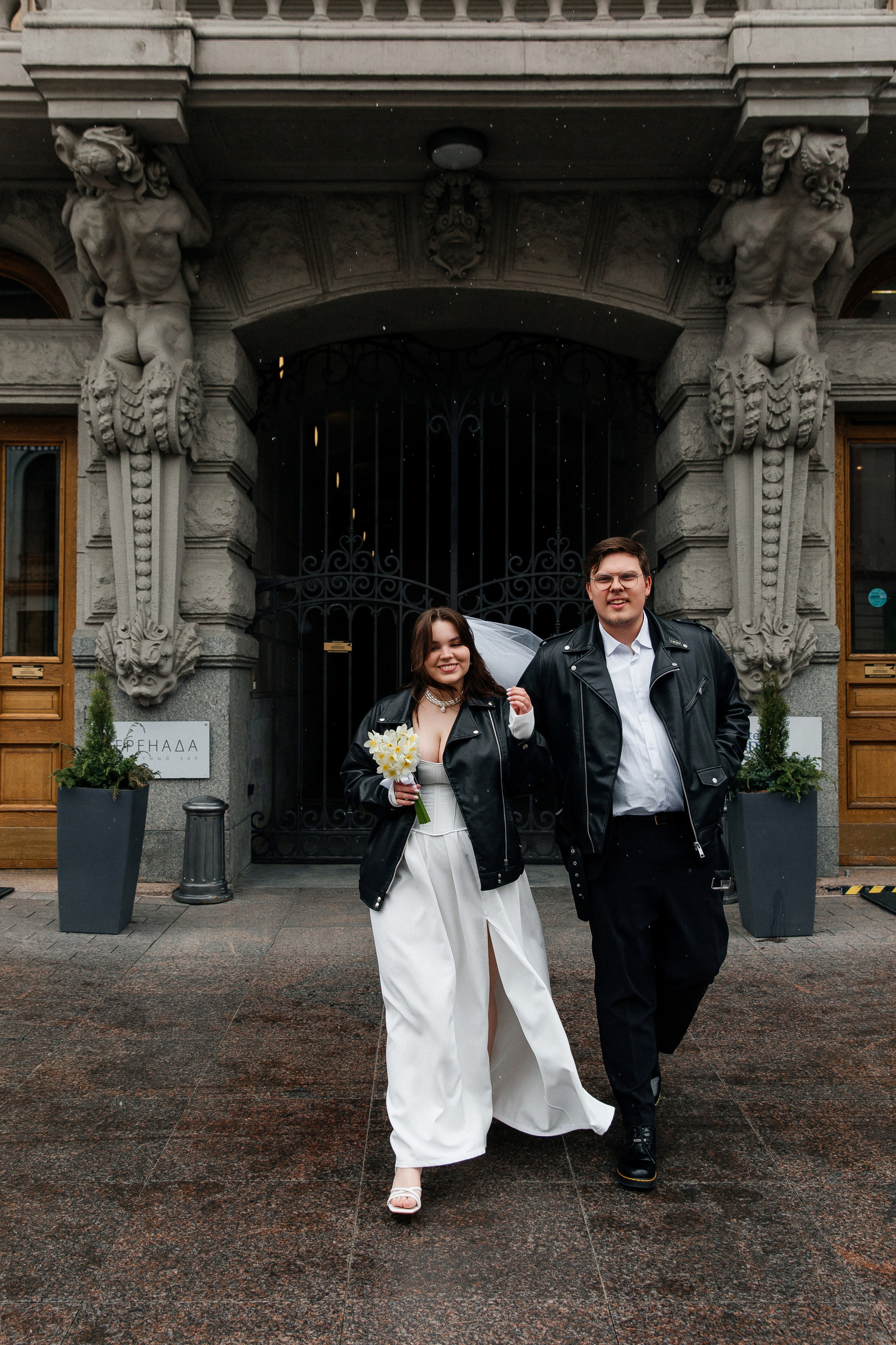 Съемка в отеле и регистрация прохладным майским днем. Свадебный фотограф в Санкт-Петербурге Вика Стукачева