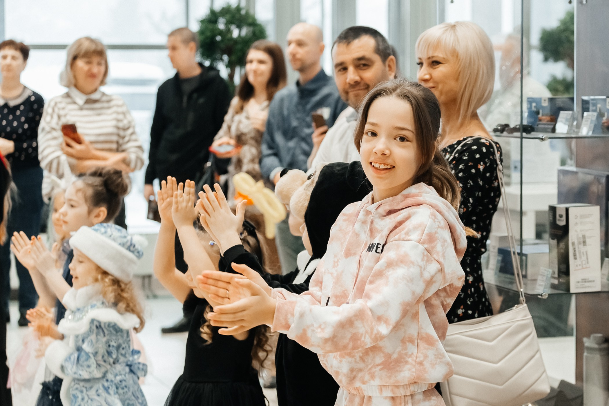 Детский мастер-класс в «Картель Авто» — «Студия чудес Алиса». Фотограф Кемерово | Сергей