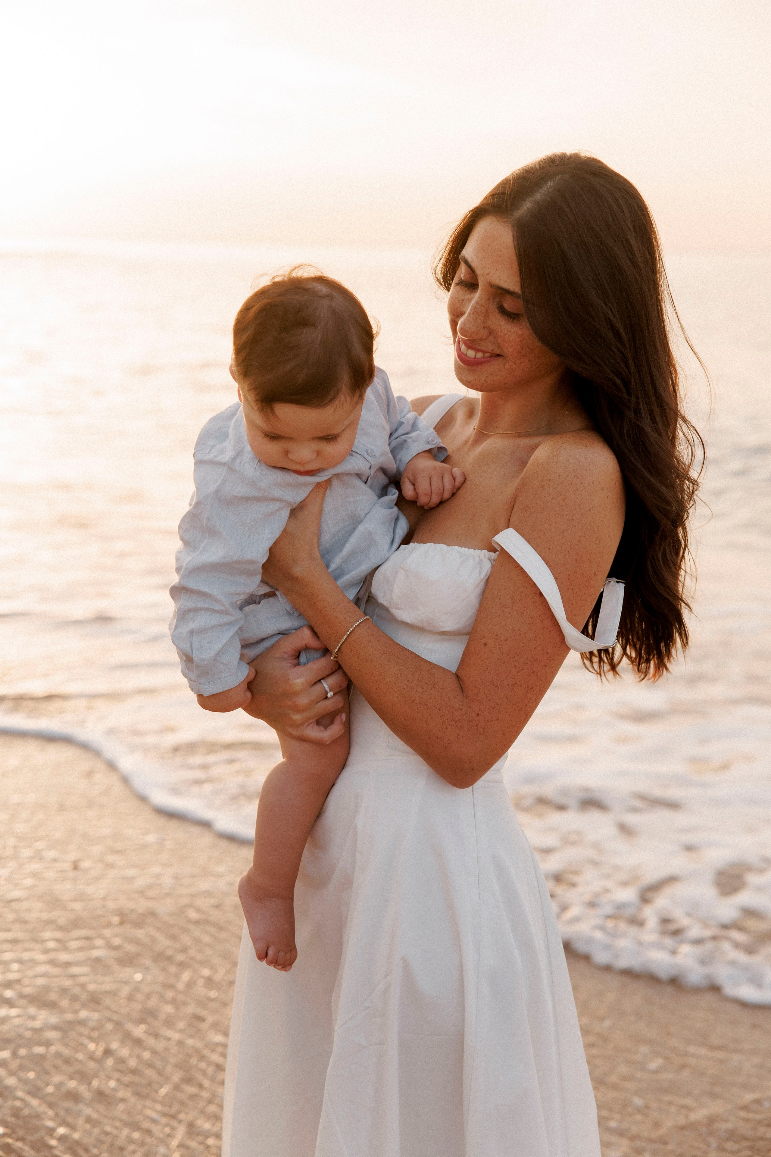 First year family photos near the sea. Главная