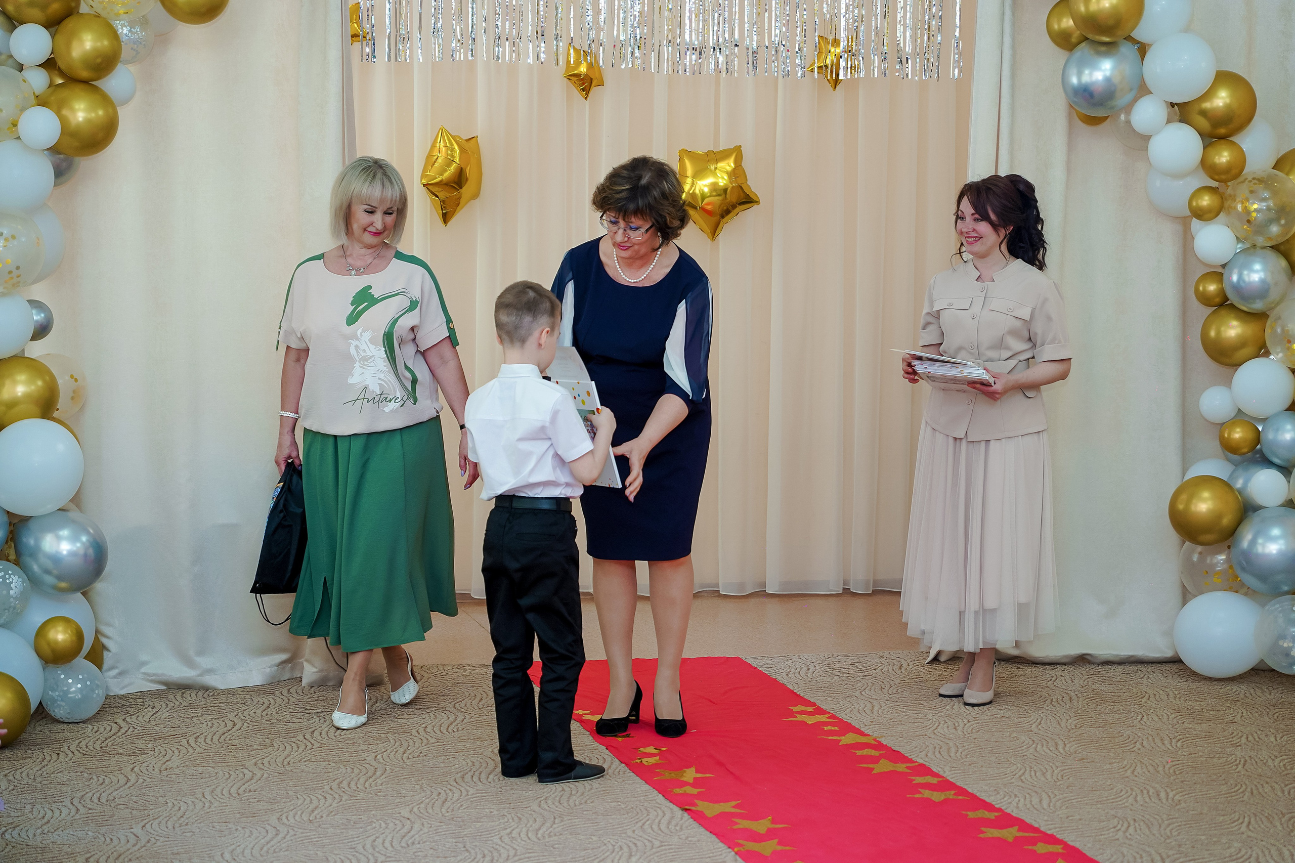 Фотосъемка видеосъёмка фотограф видеооператор новогодних утренников  в. Фотограф, видеооператор Нина Коршунова