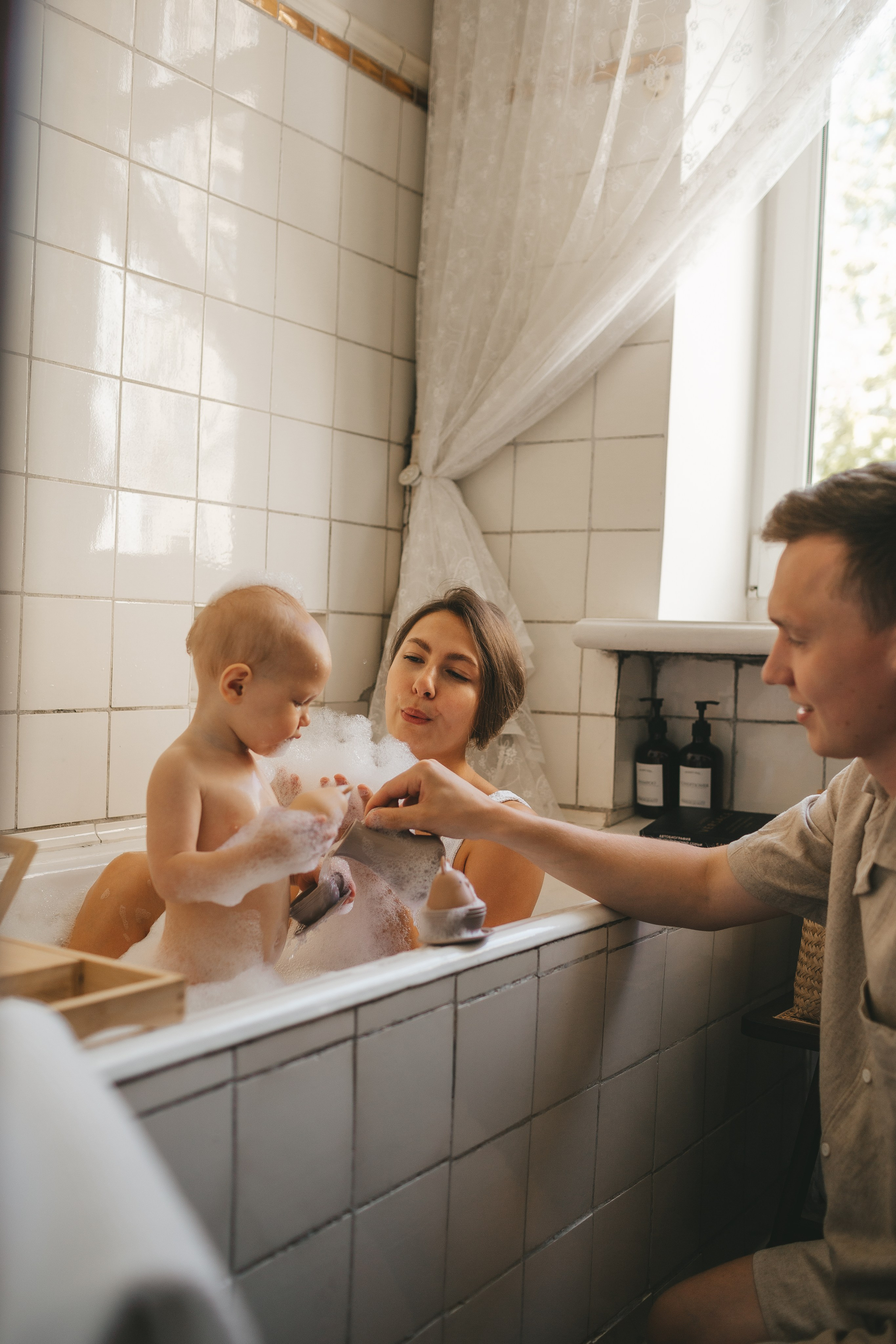 Стас, Даша и Ева (купание в ванной). Семейный и детский фотограф и видеограф в Москве, Дрокина Наталья