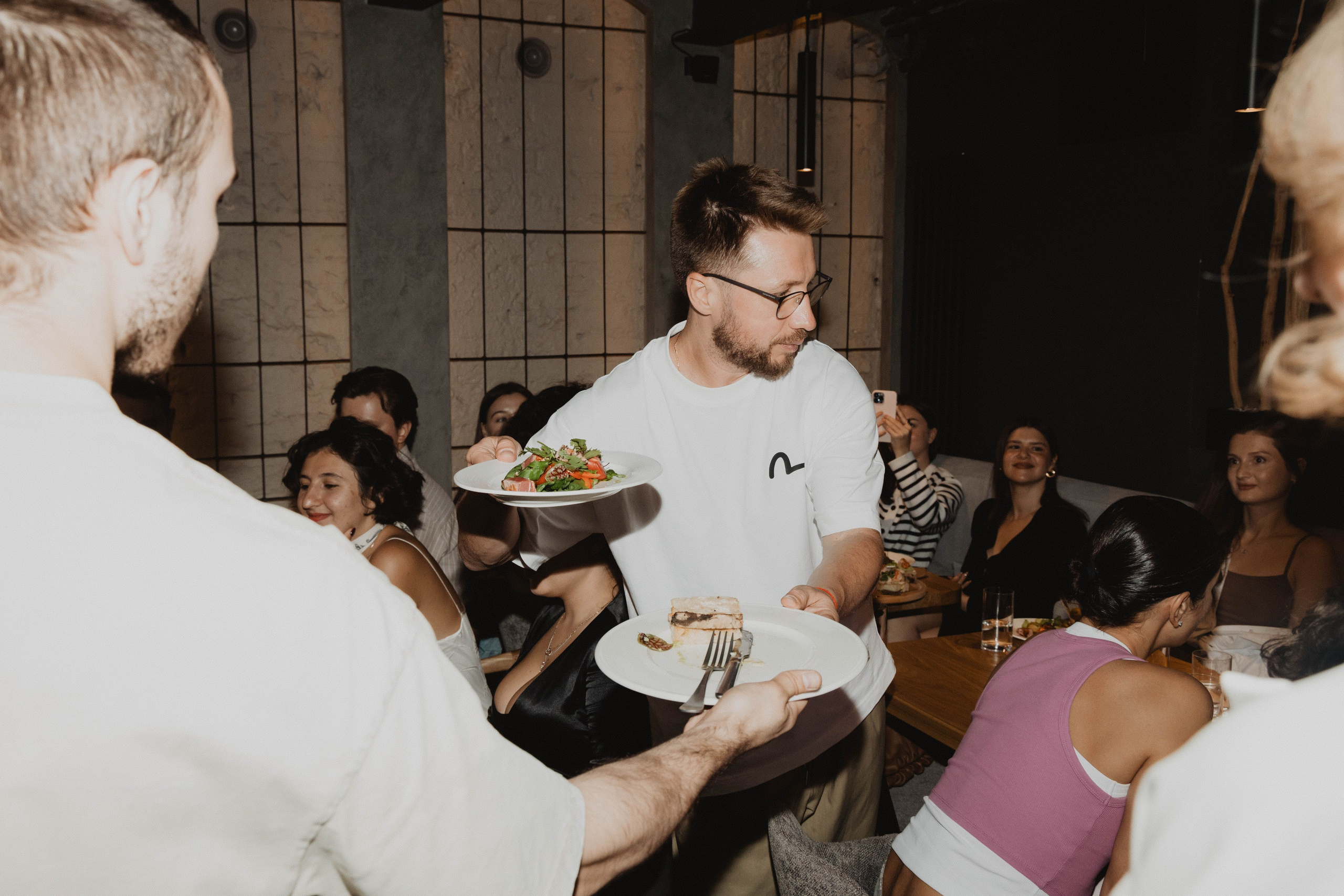 Репортажная съемка в ресторане — фото с гостями и атмосферой | Николай Завалишин. NICKZAVALISHIN — Визуал который продаёт