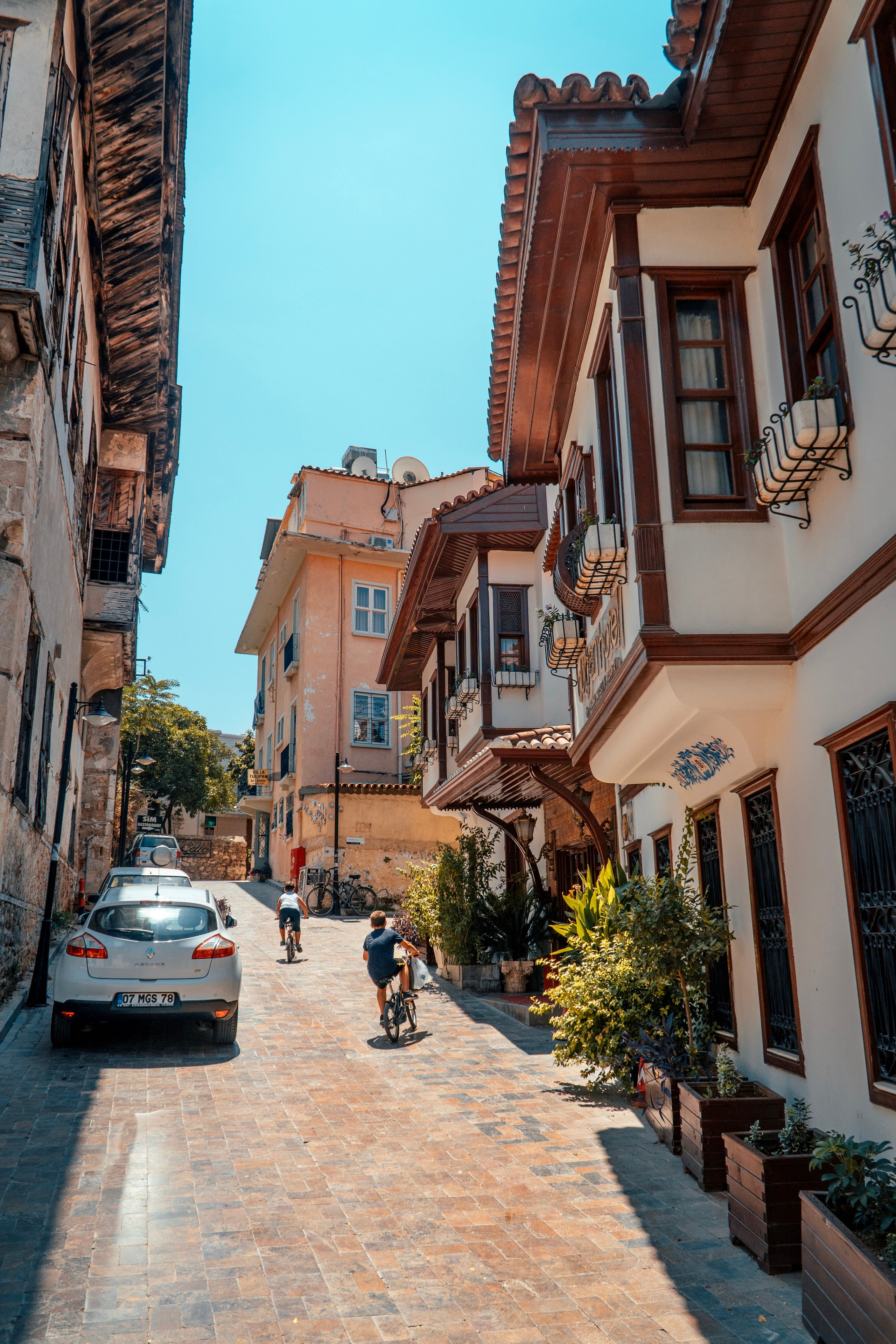 Стрит-фотография, улицы Краснодара и пригорода. Фотограф и видеограф в Новотитаровской и Краснодаре — Олег Ананко