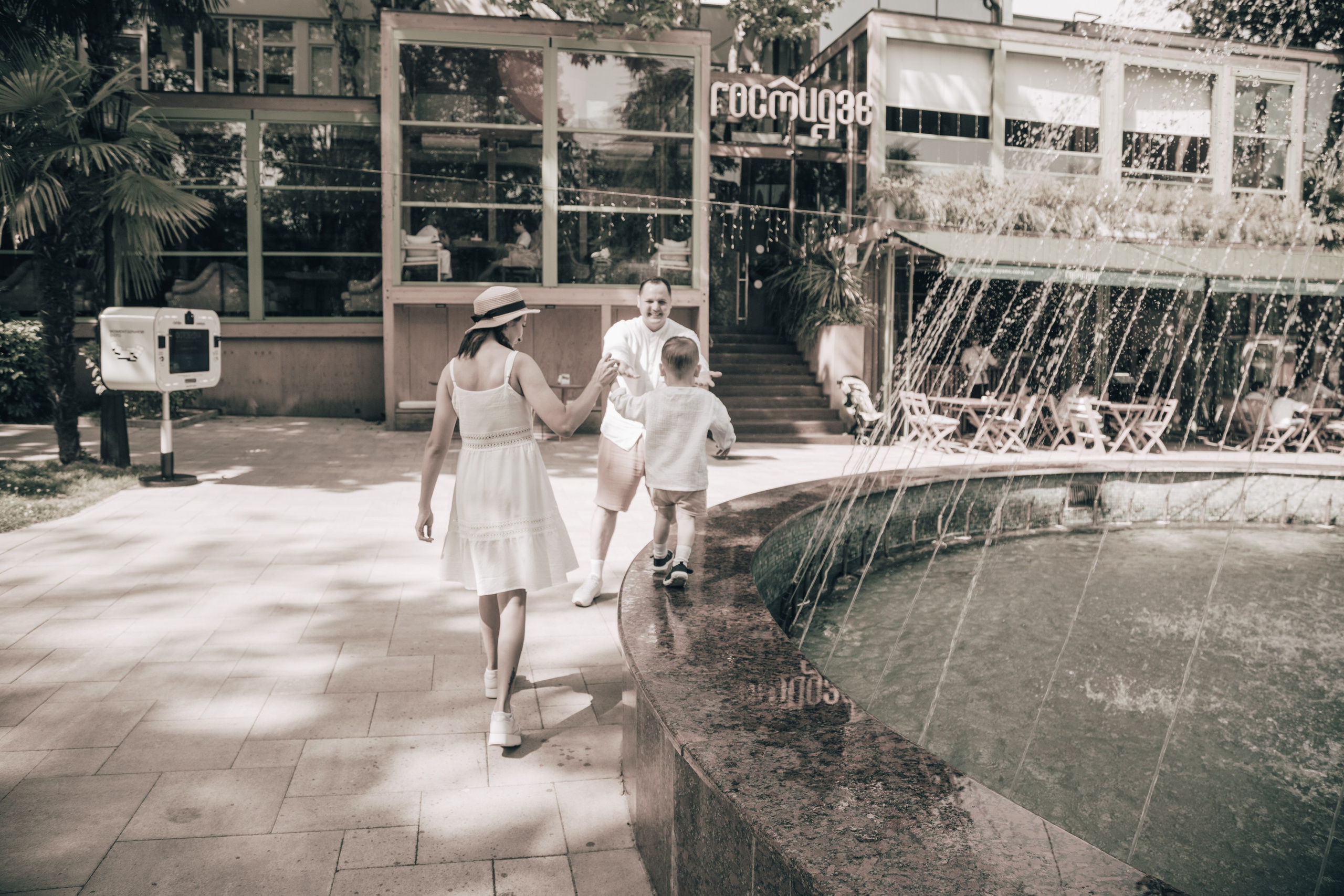 Дима, Ляйсан и Миша на Ривьере (Май 2025 г.). Фотограф Сочи, Адлер, Красная Поляна — Вероника Радченко