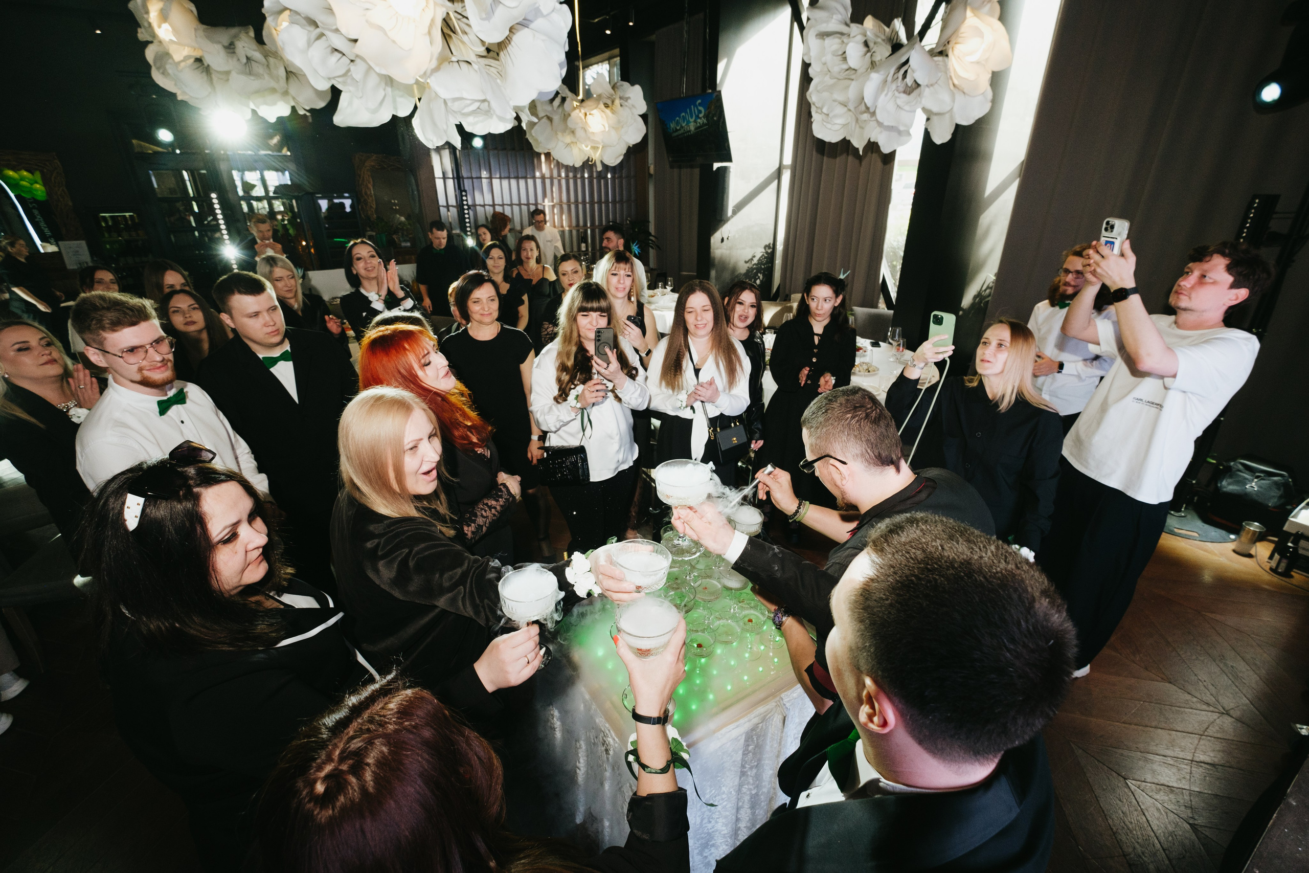 Корпоратив в Сириусу (Адлер) 10 лет компании. Свадебный фотограф Денис Ожигин в Краснодаре и крае. Эмоциональная и стильная съемка вашего дня