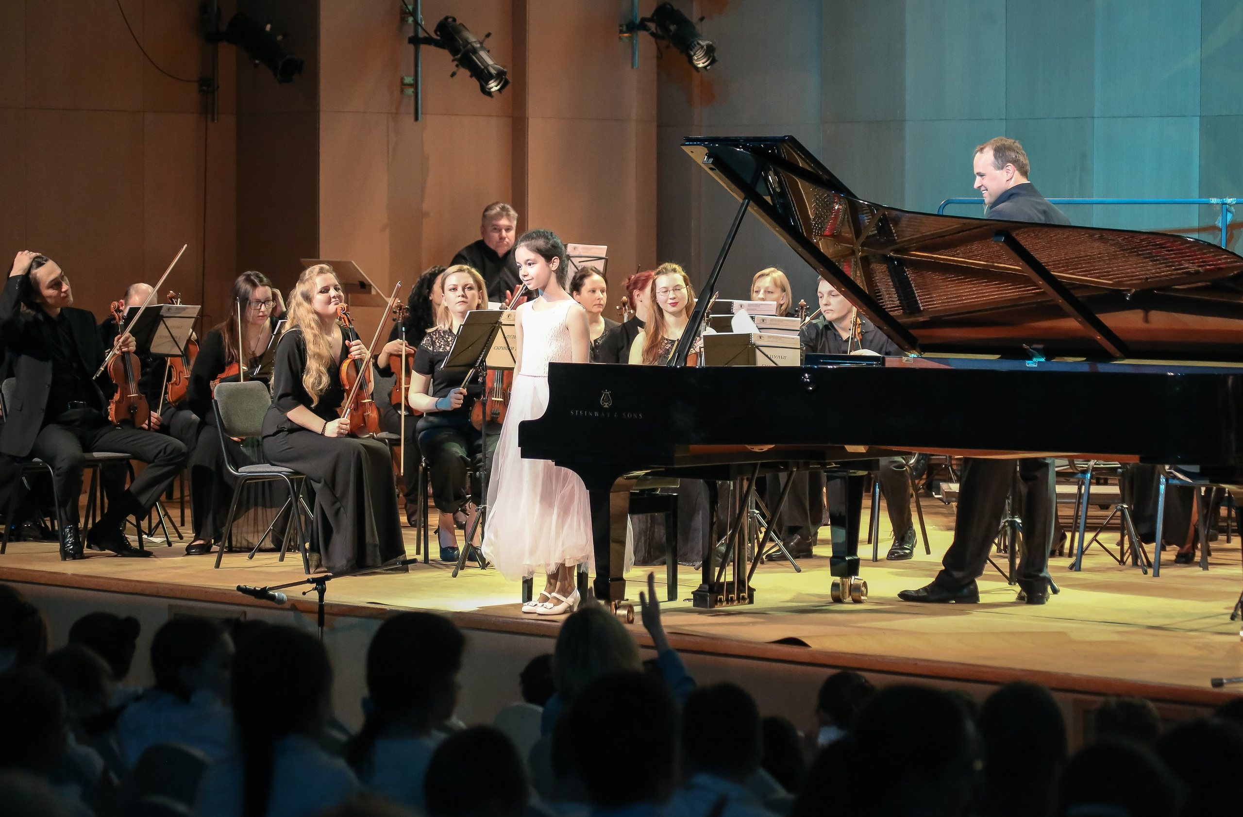 Юбилей Бетховенской школы. Дарья Письменюк / Darya Leitstern — фотограф, музыкант, журналист, путешественник
