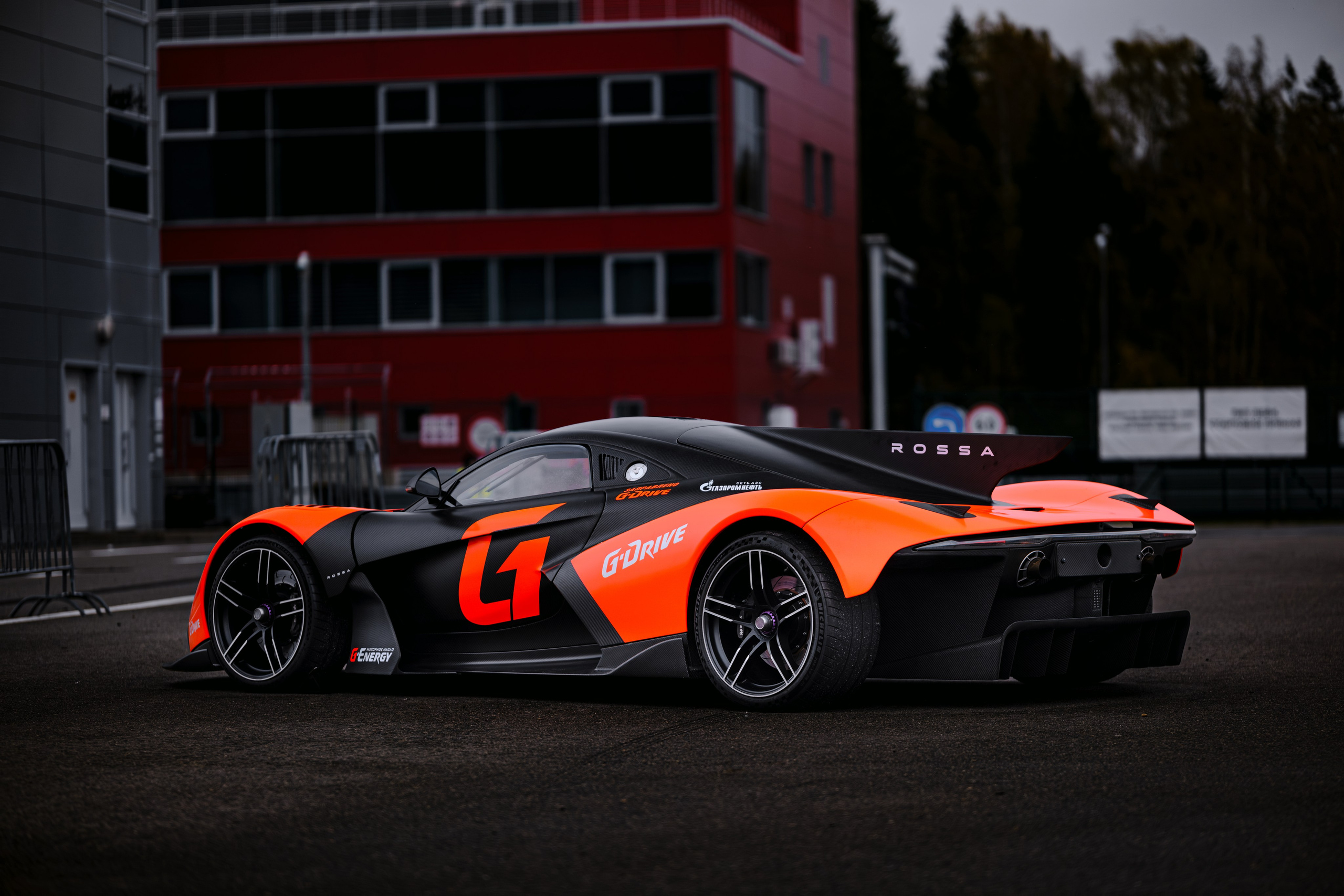 российский суперкар ROSSA Роман Русинов  фотограф Антон Медведев iCoguar Moscow Raceway 24 ЧАСА ДУБАЯ 24h dubai 2025