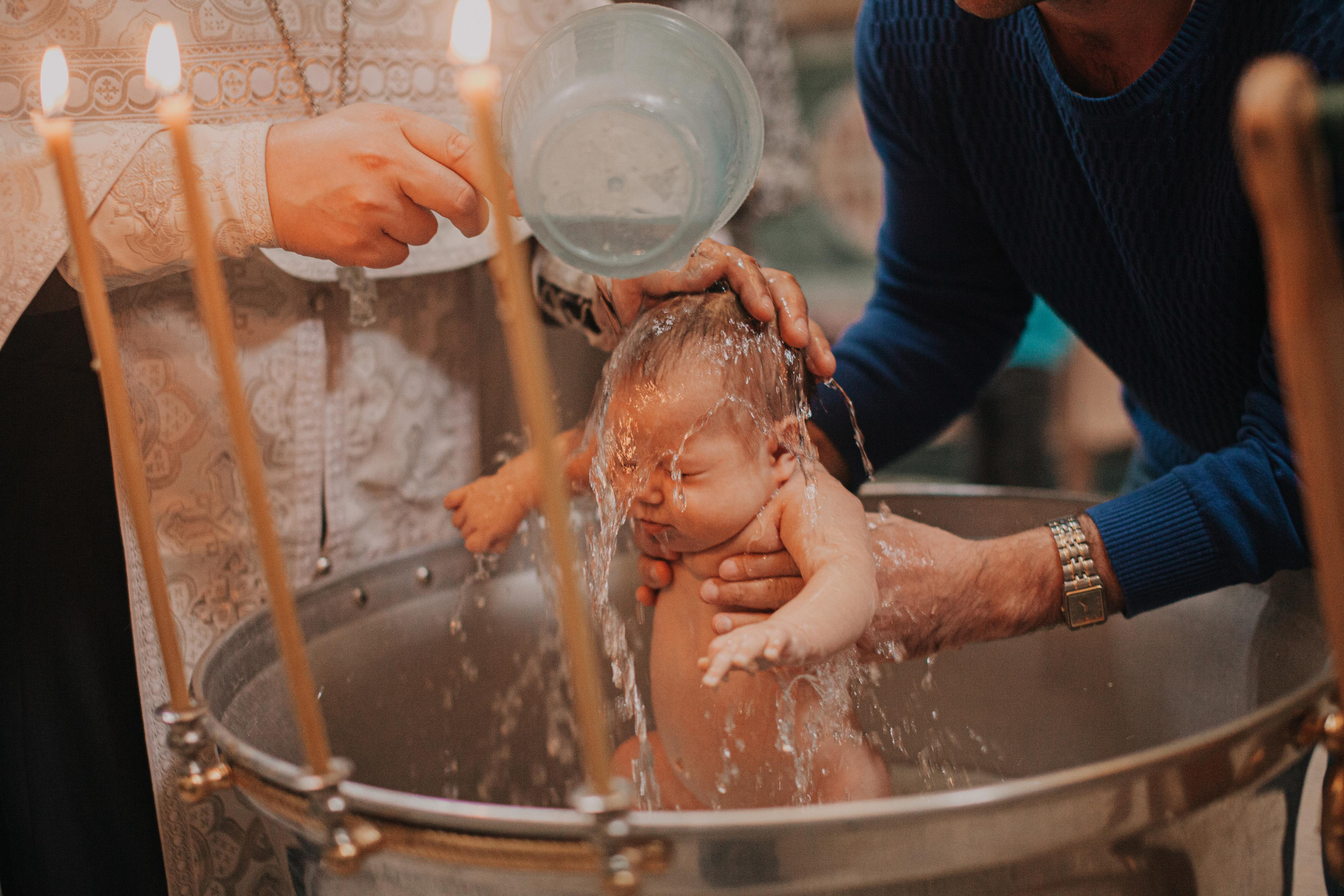 Крещение. Церковь Вознесения Господня на Ильинке. Фотограф на крещение и венчание в Нижнем Новгороде.Свадебный Фотограф