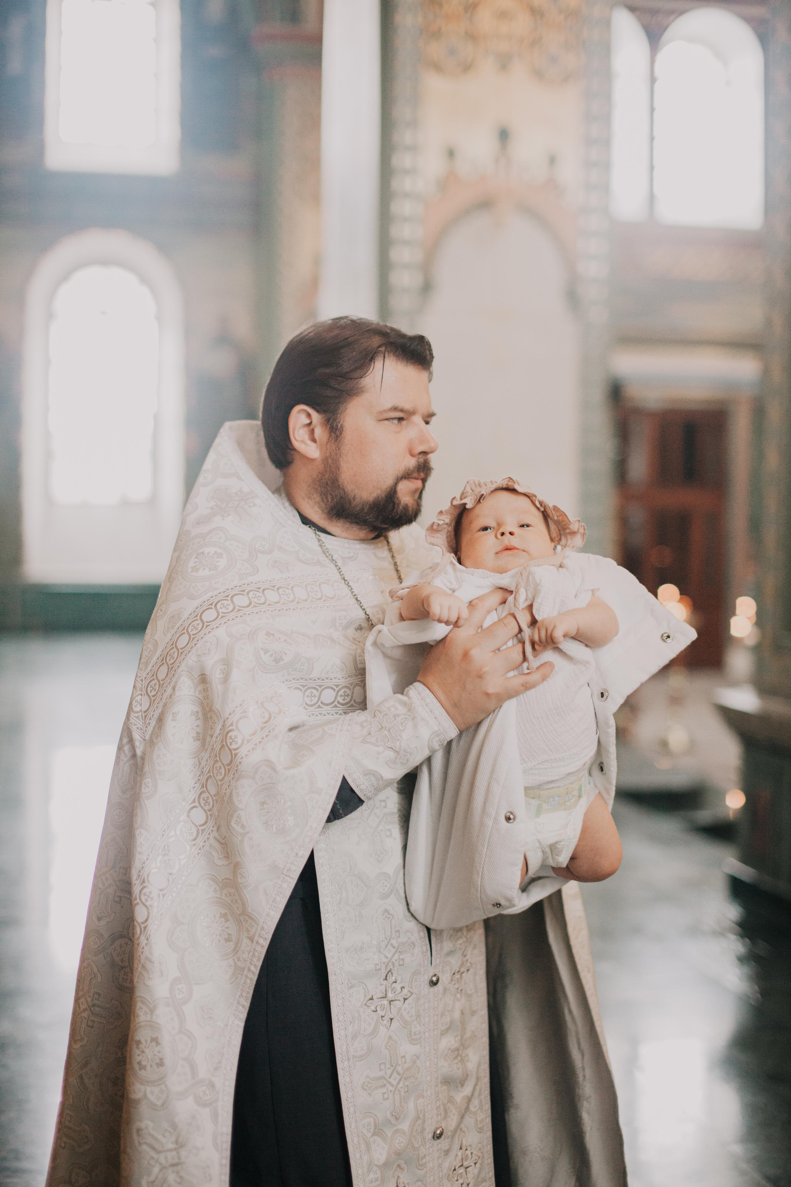 Крещение. Церковь Вознесения Господня на Ильинке. Фотограф на крещение и венчание в Нижнем Новгороде.Свадебный Фотограф
