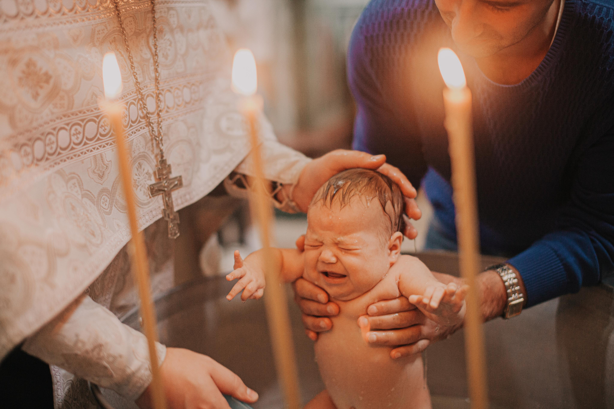 Крещение. Церковь Вознесения Господня на Ильинке. Фотограф на крещение и венчание в Нижнем Новгороде.Свадебный Фотограф